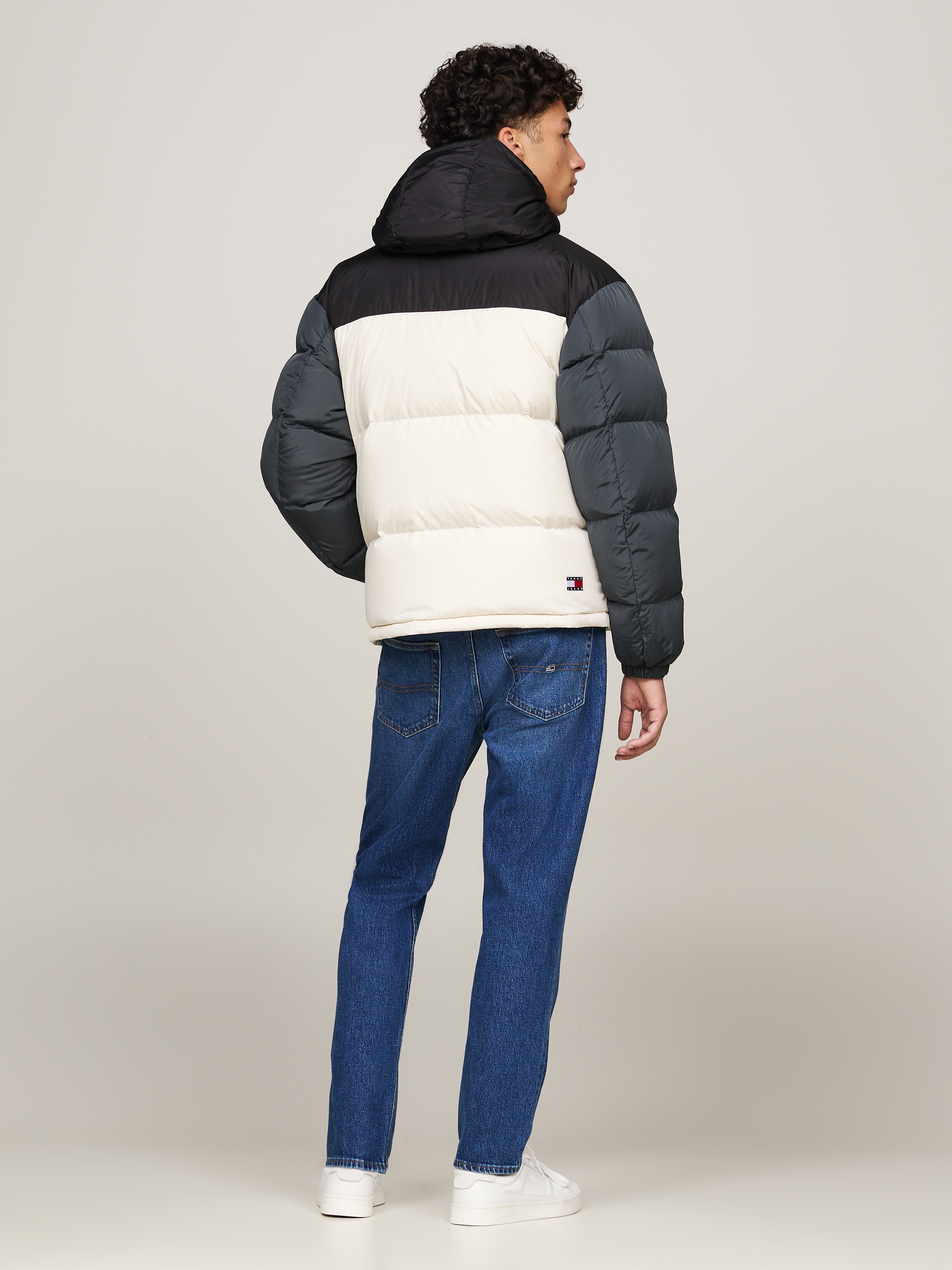 Tommy Jeans Steppjacke »TJM ALASKA COLORBLOCK PUFFER«, mit Kapuze, im mehrfarbigen Design