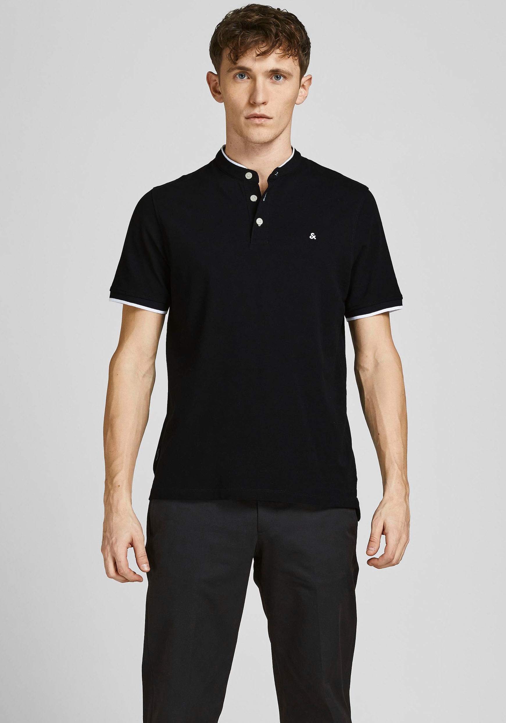 Jack & Jones Kurzarmshirt »PAULOS MAO POLO« mit kontrastfarbiger Kante am schmalen Stehkragen und am Ärmelsaum