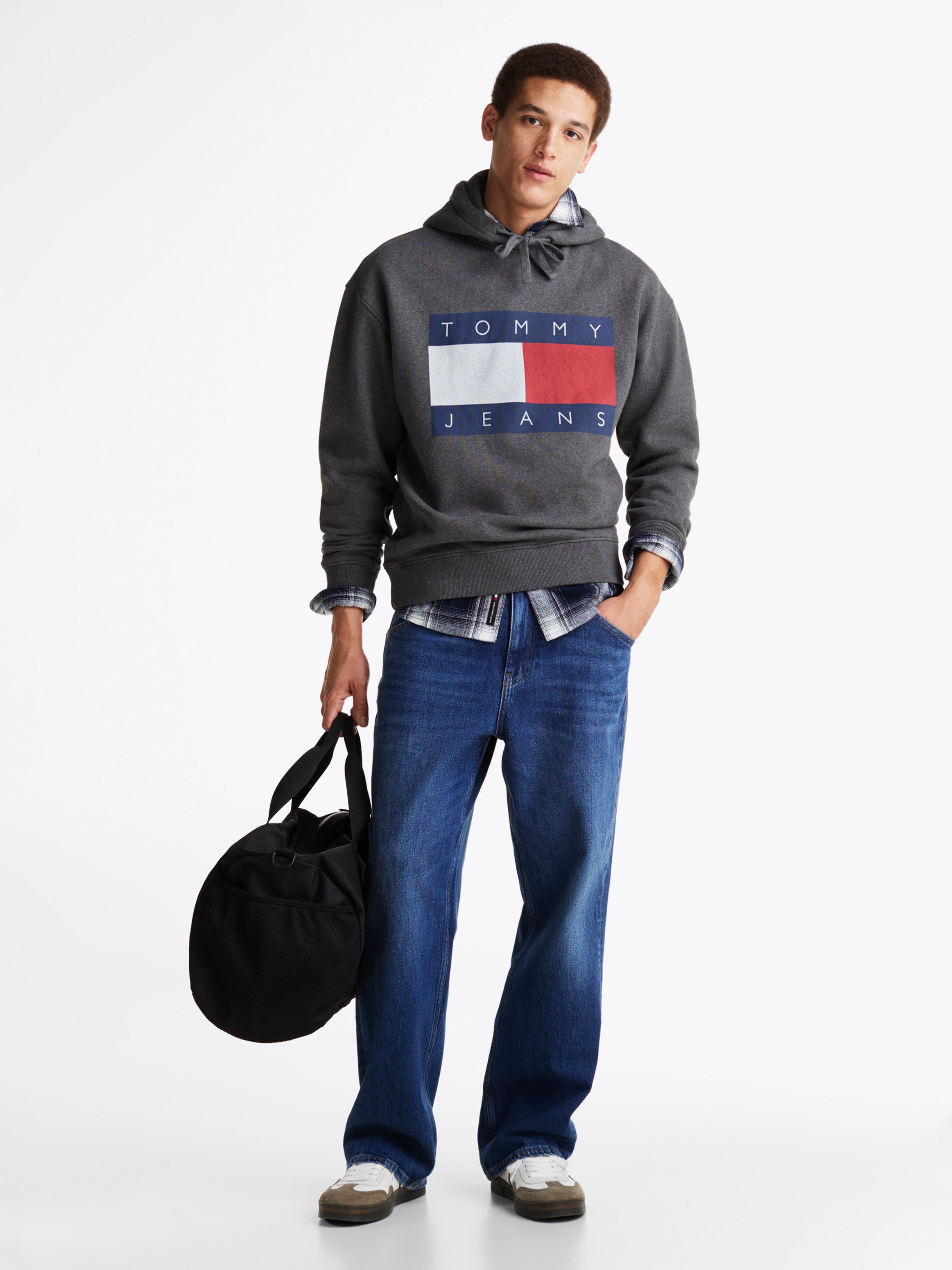 Tommy Jeans Sweatshirt »TJM RLX MELANGE FLAG HOODIE«, mit bedruckten Markenlogo auf Brusthöhe