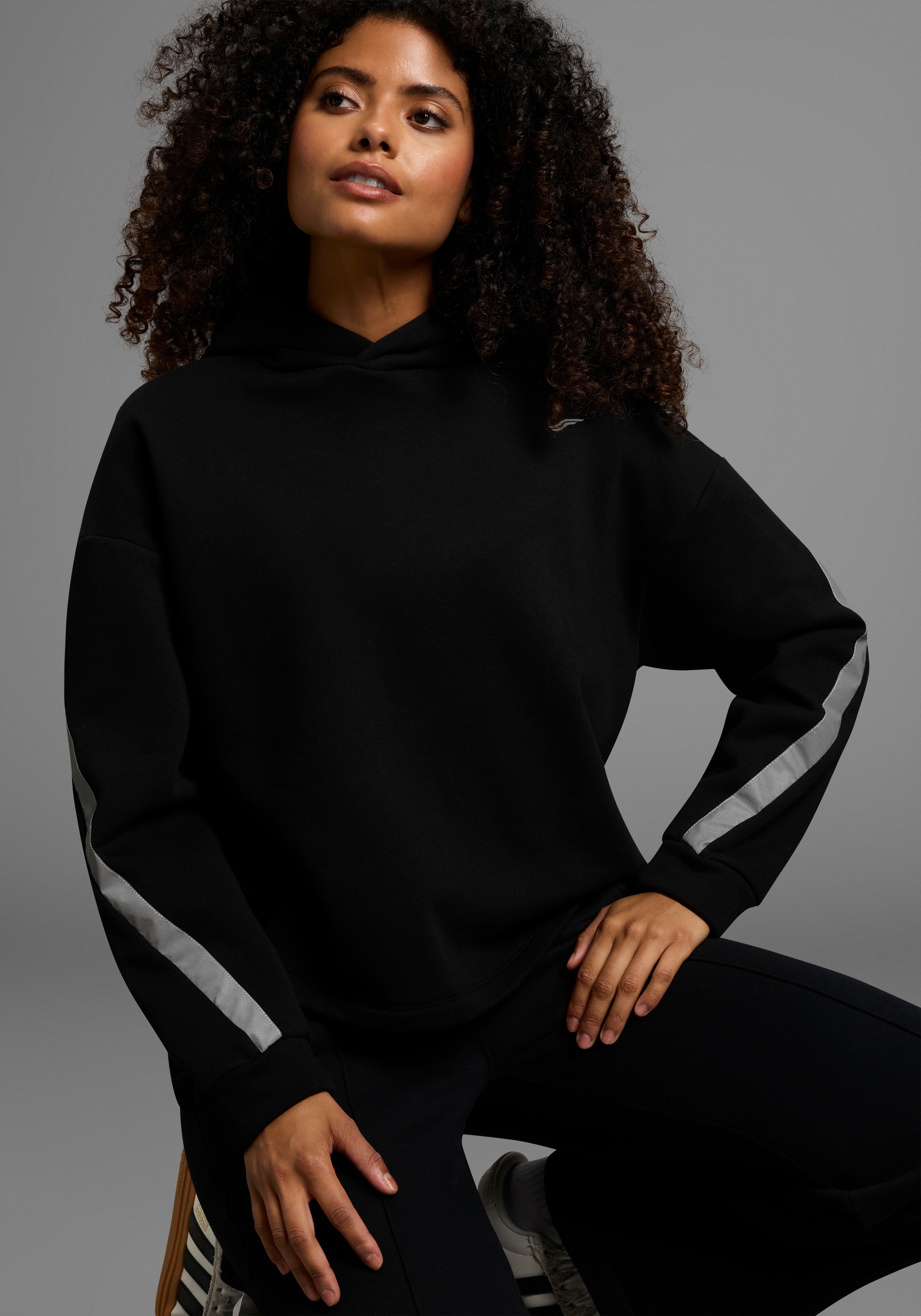 FAYN SPORTS Kapuzensweatshirt, Weiches oversized Sweatshirt mit Reflektorstreifen und Kapuze.
