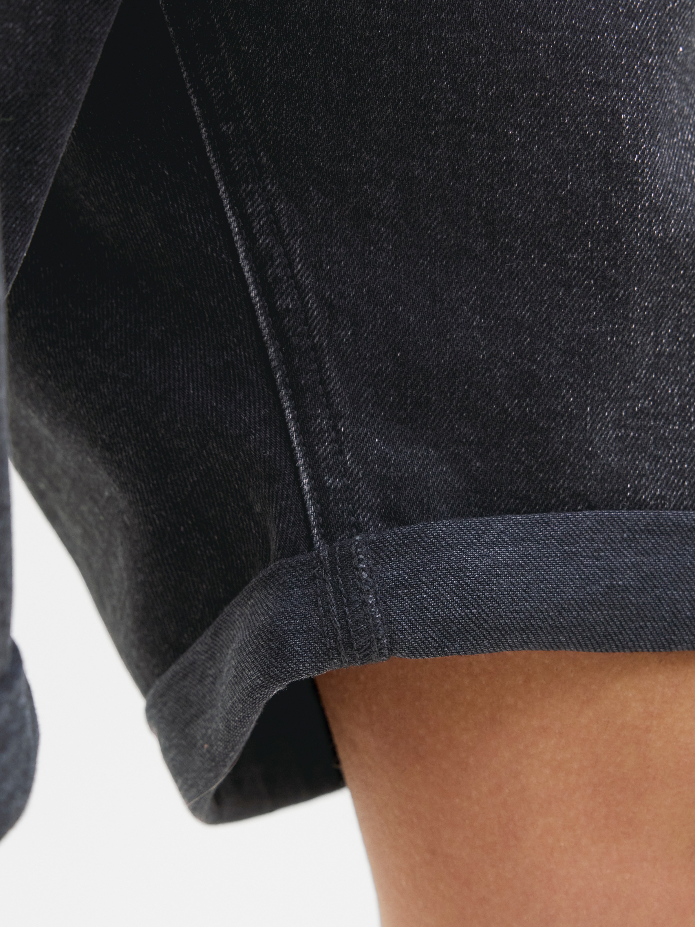 Jack & Jones Shorts »JJIORIGINAL mit stylischem Aufschlag und Knopf«, mit stylischem Aufschlag