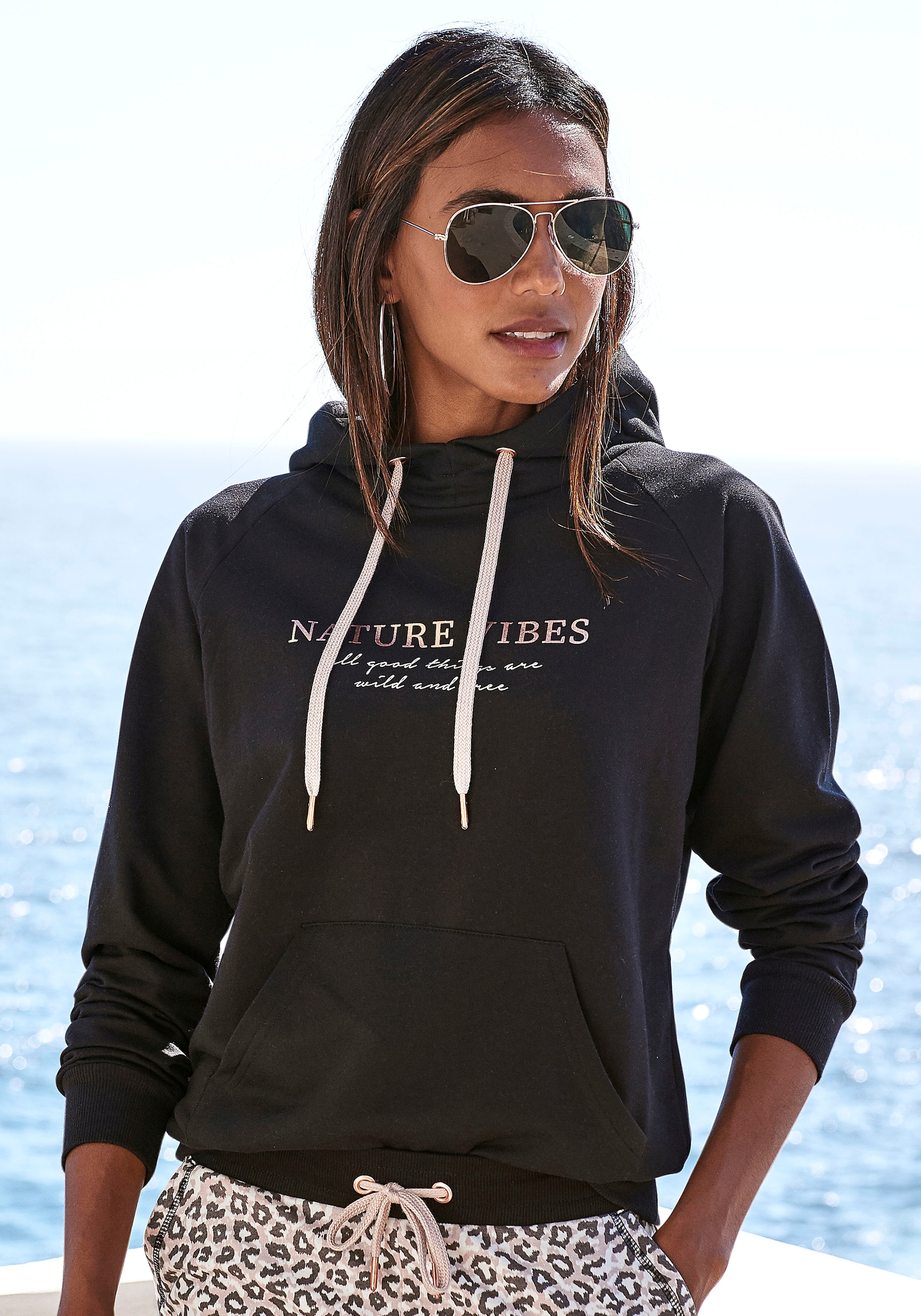 LASCANA Hoodie, mit Kängurutasche, Loungewear