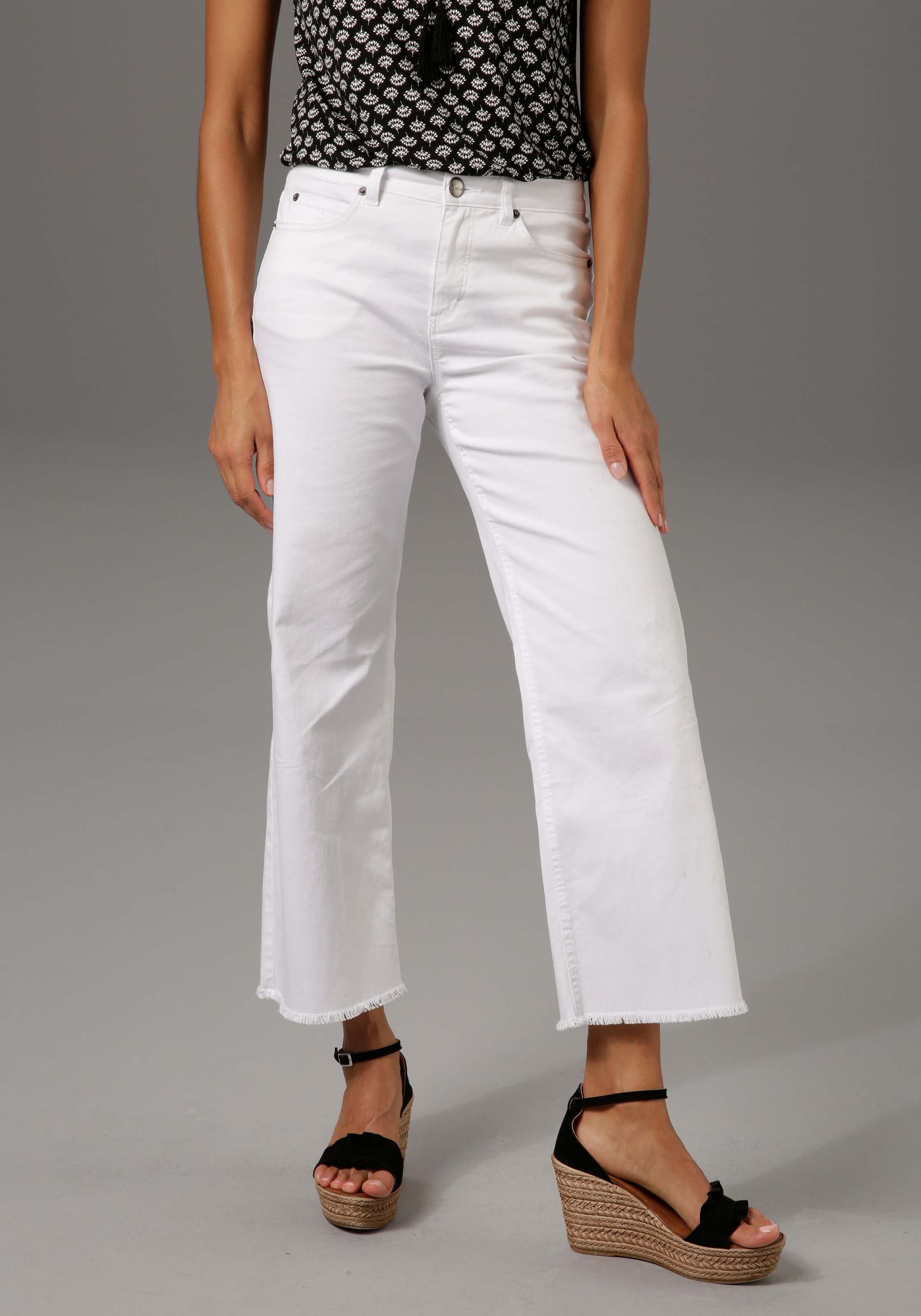 7/8-Jeans, | online mit Aniston CASUAL Jelmoli-Versand shoppen ausgefranstem Beinabschluss leicht