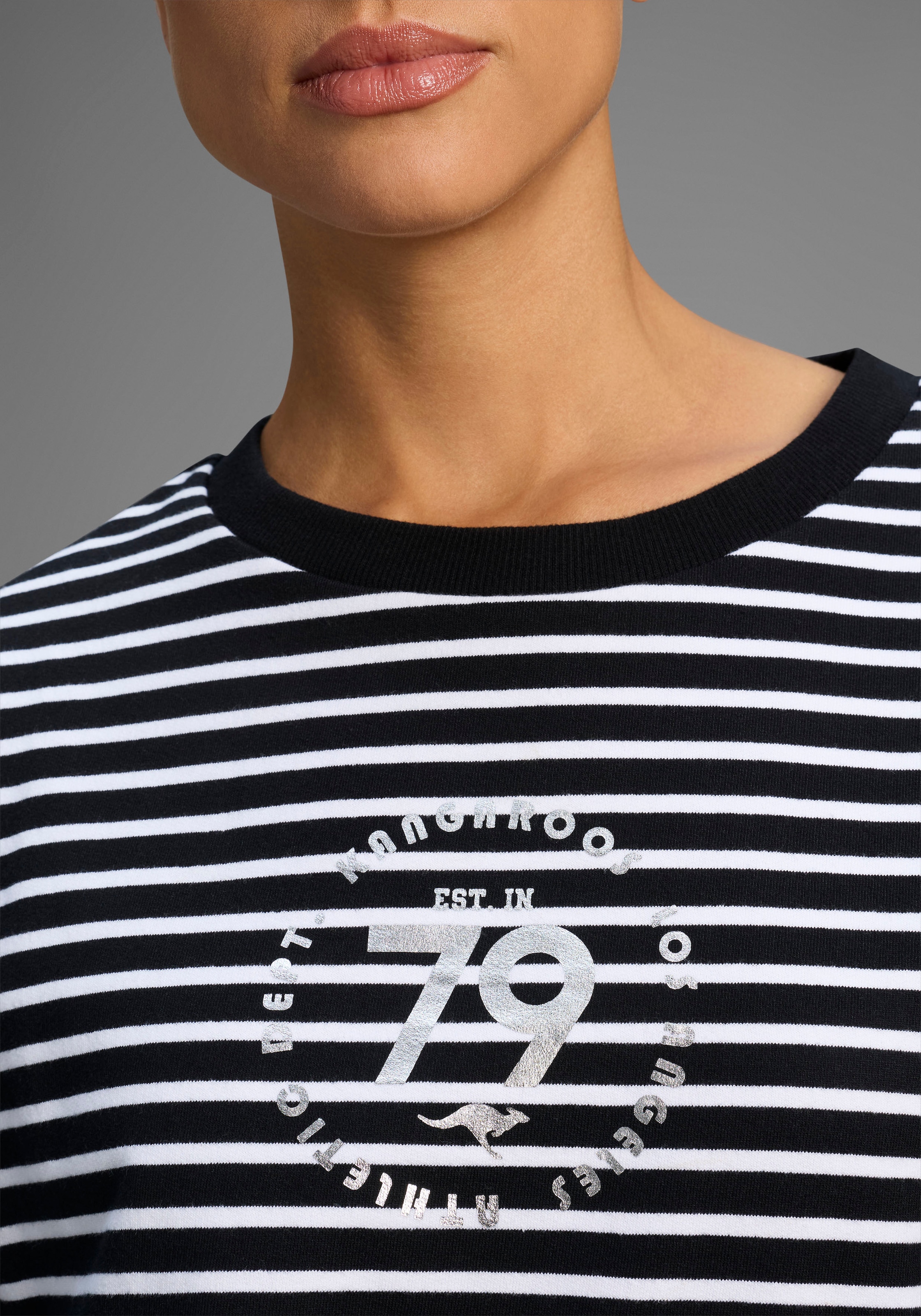 KangaROOS Sweatshirt, im Oversize Look mit schimmerndem Frontprint