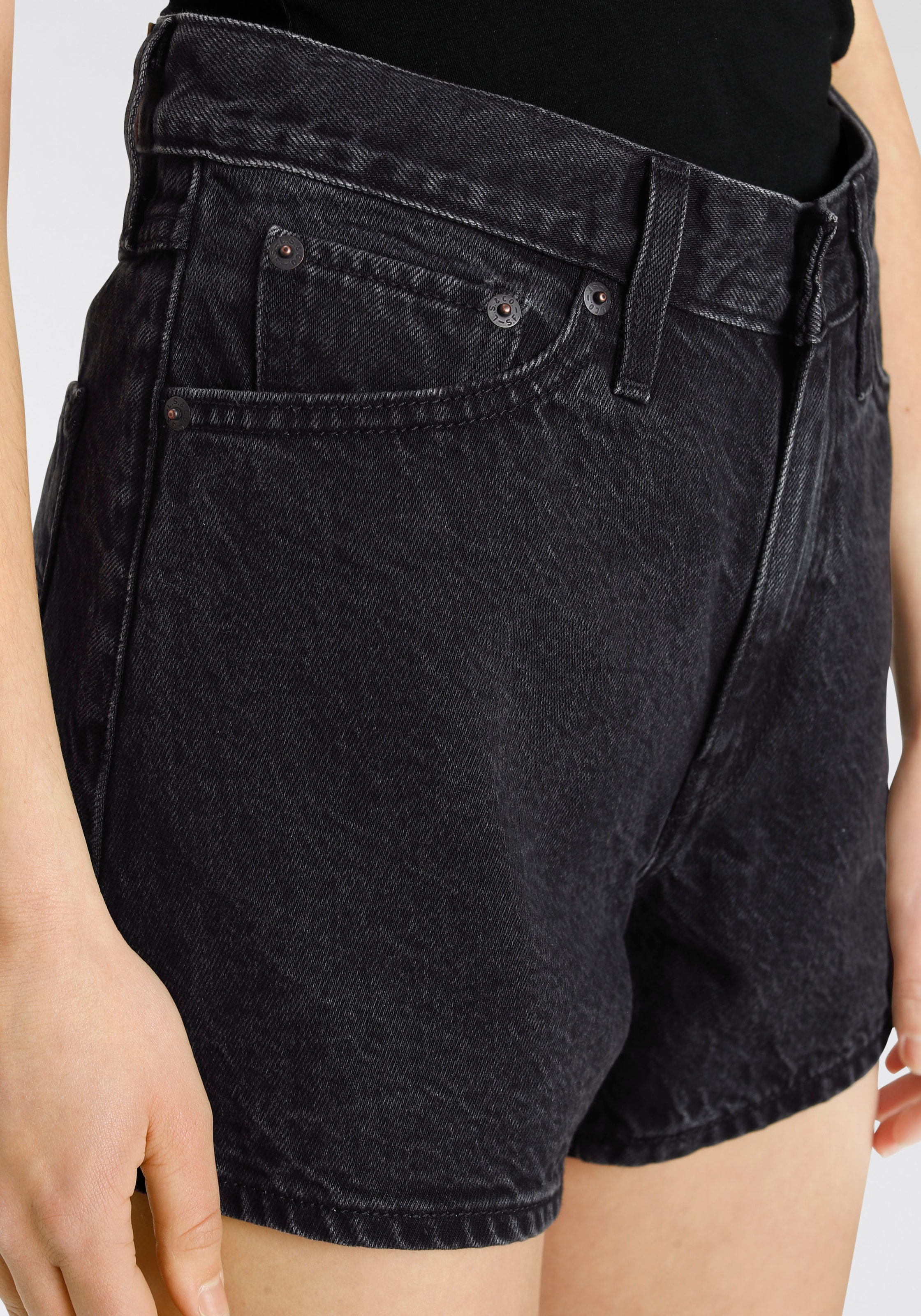 Levi's® Jeansshorts »80S MOM SHORT«
