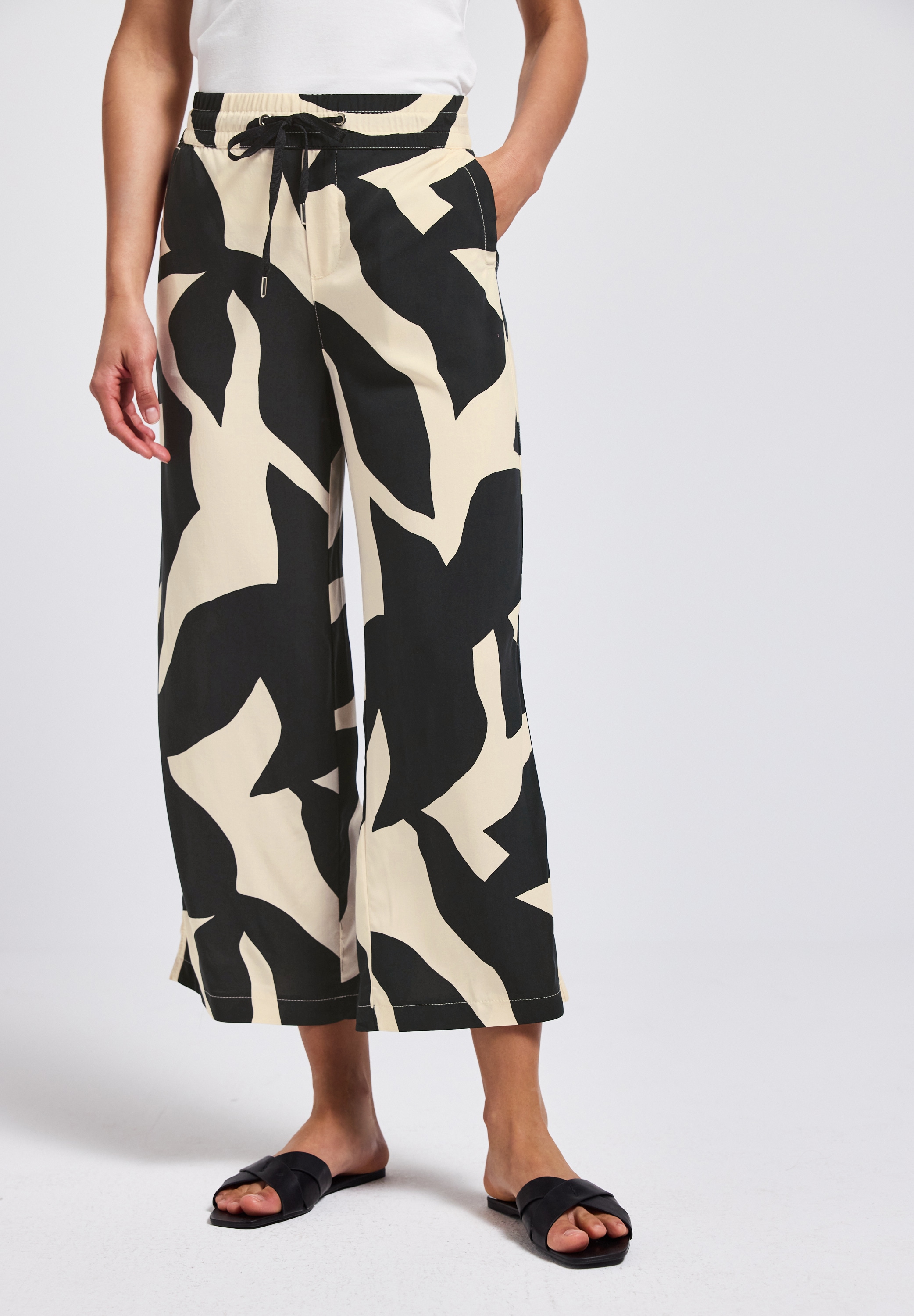 STREET ONE Stoffhose »Style Emee« Sommerhose mit elastischem Bund und Tunnelzug, mit grafischem Muster
