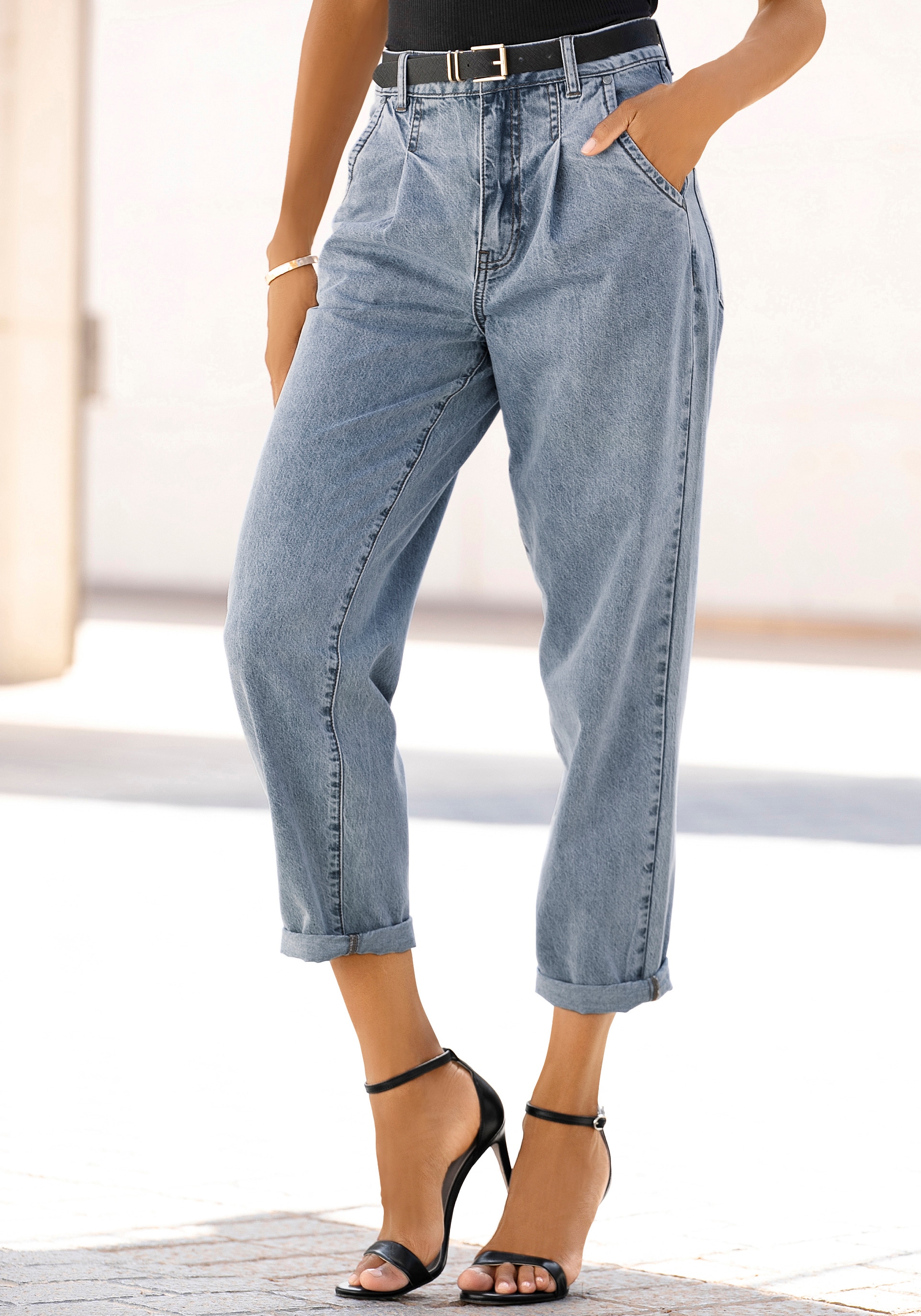 Buffalo Relax-fit-Jeans, in High-waist-Form mit Bundfalten, Crop-Design-Buffalo 1