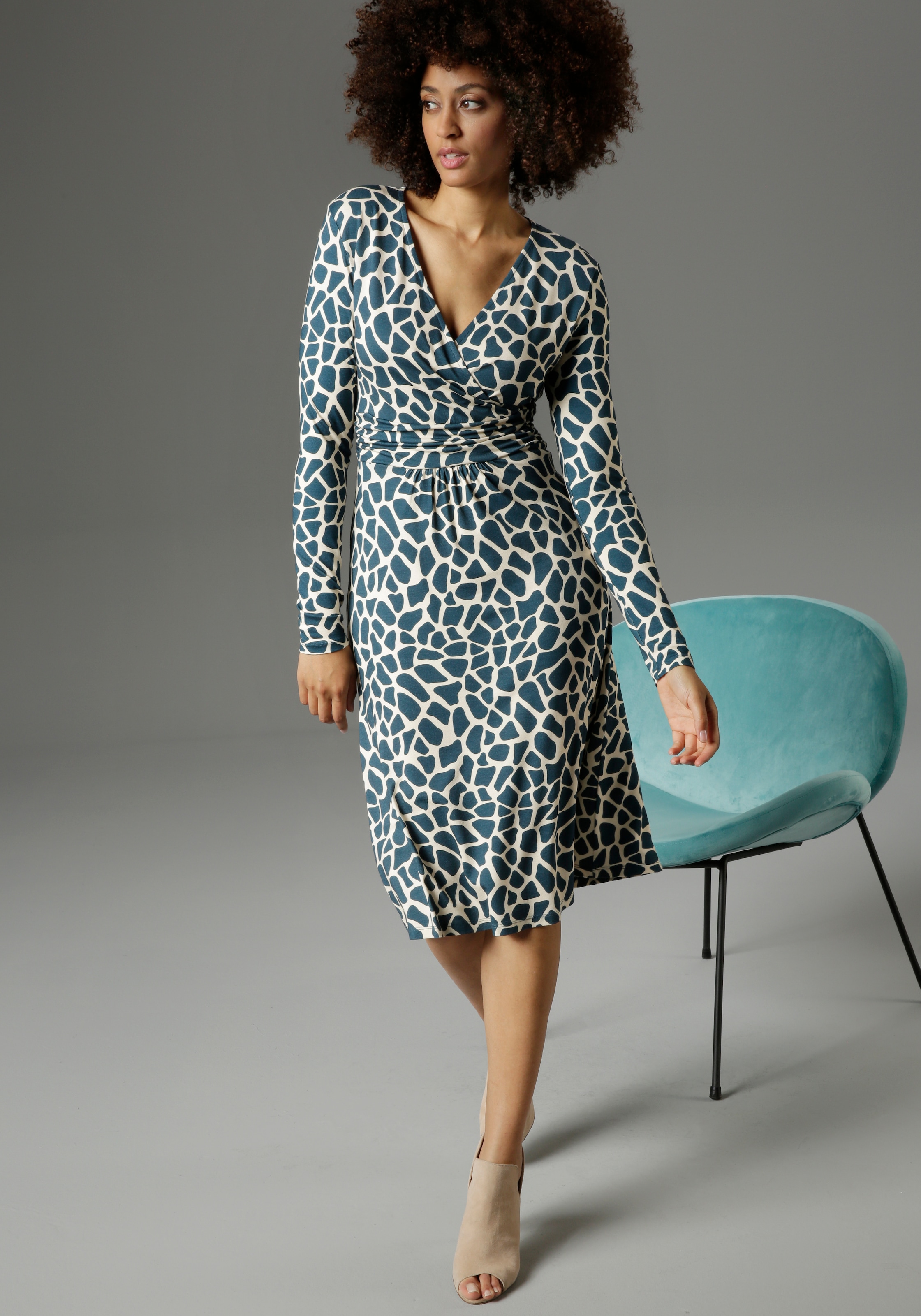 Jerseykleid, farbigem mit kaufen animal-print SELECTED online | Aniston Jelmoli-Versand