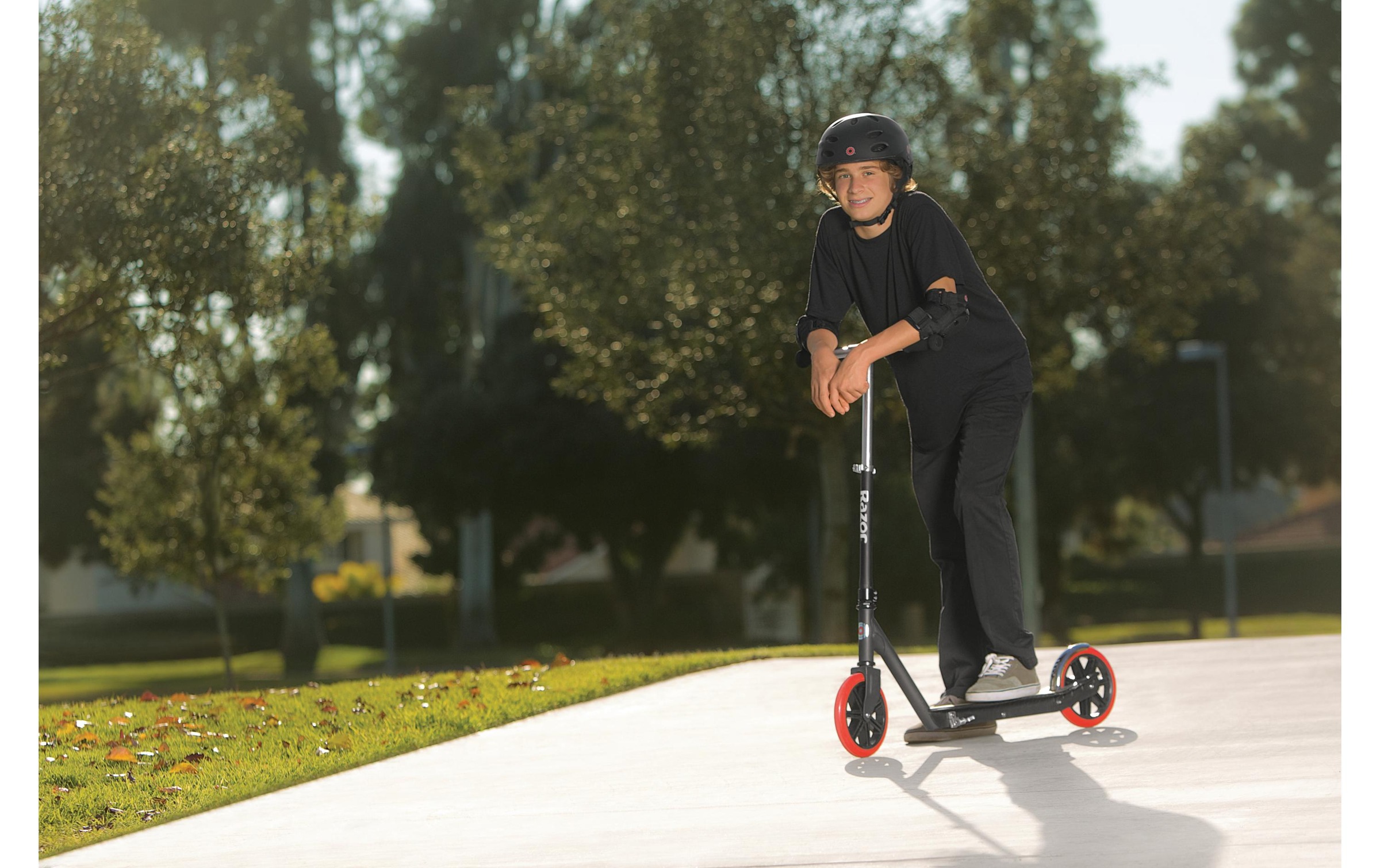 Razor Scooter »Carbon Lux Scooter Schwarz 23L«