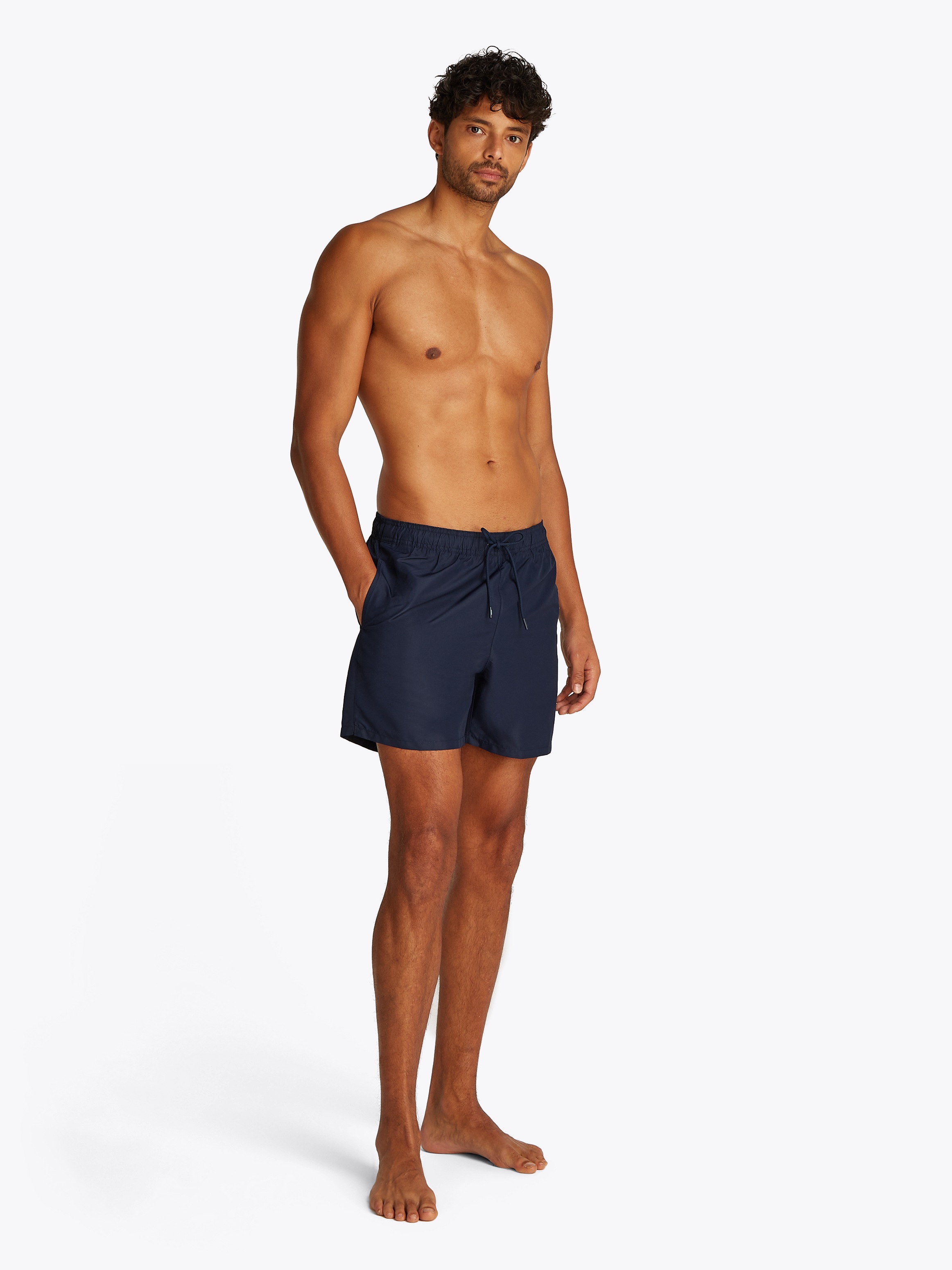 Tommy Hilfiger Swimwear Badeshorts »MEDIUM DRAWSTRING«, mit Logostickerei an der Hüfte