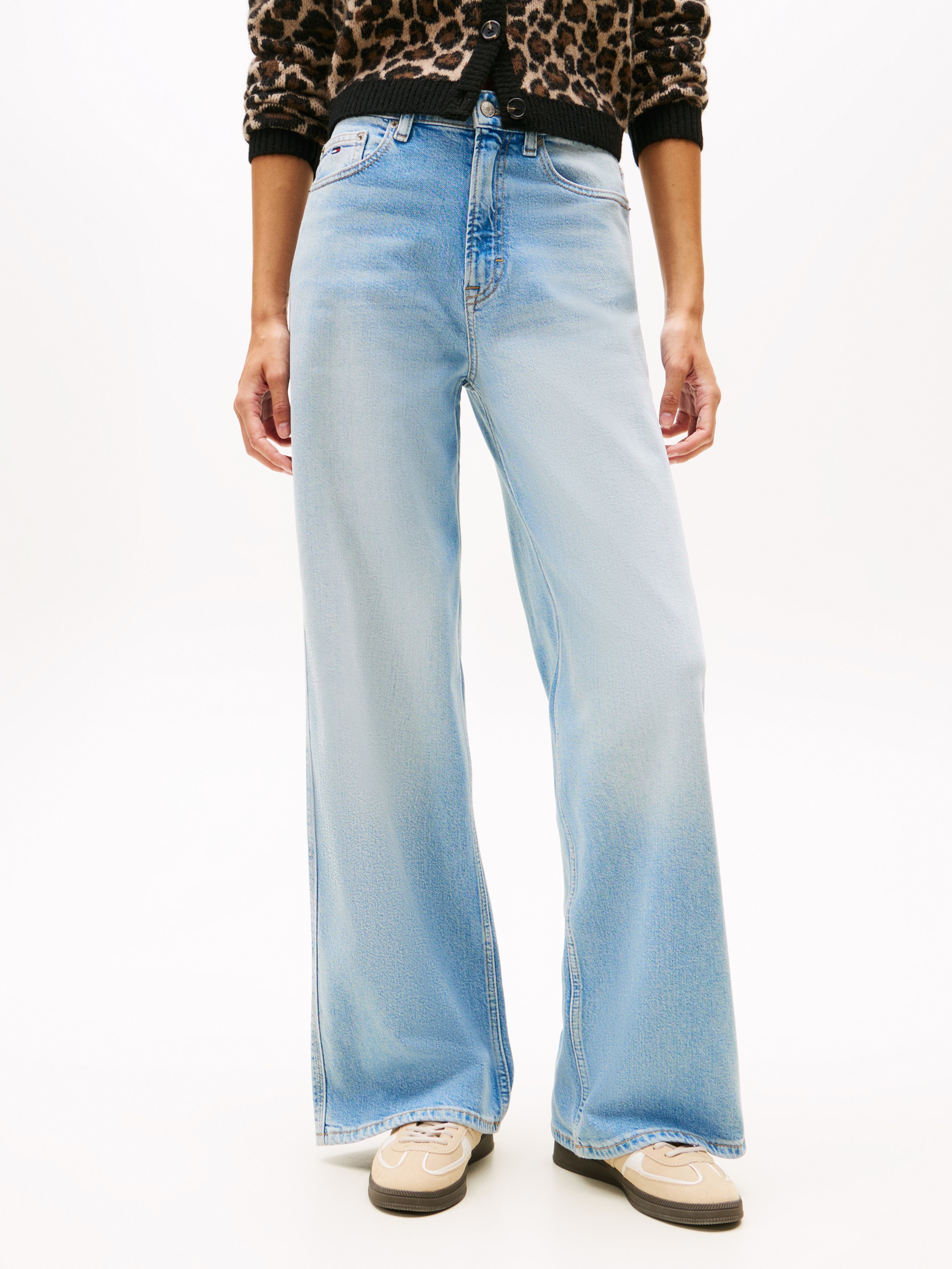 Tommy Jeans Weite Jeans »Claire High Rise« mit Logo-Badge