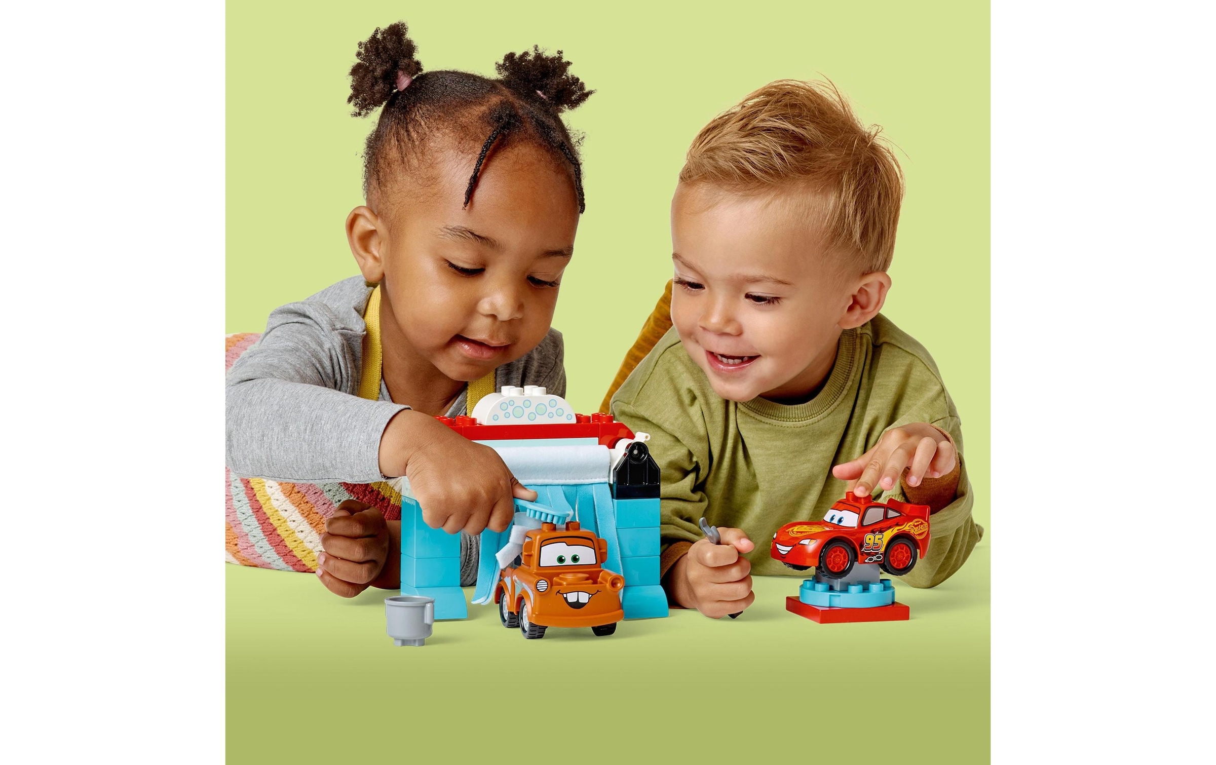 LEGO® Konstruktionsspielsteine »L. McQueen & Mater in Waschanlage«, (29 St.)