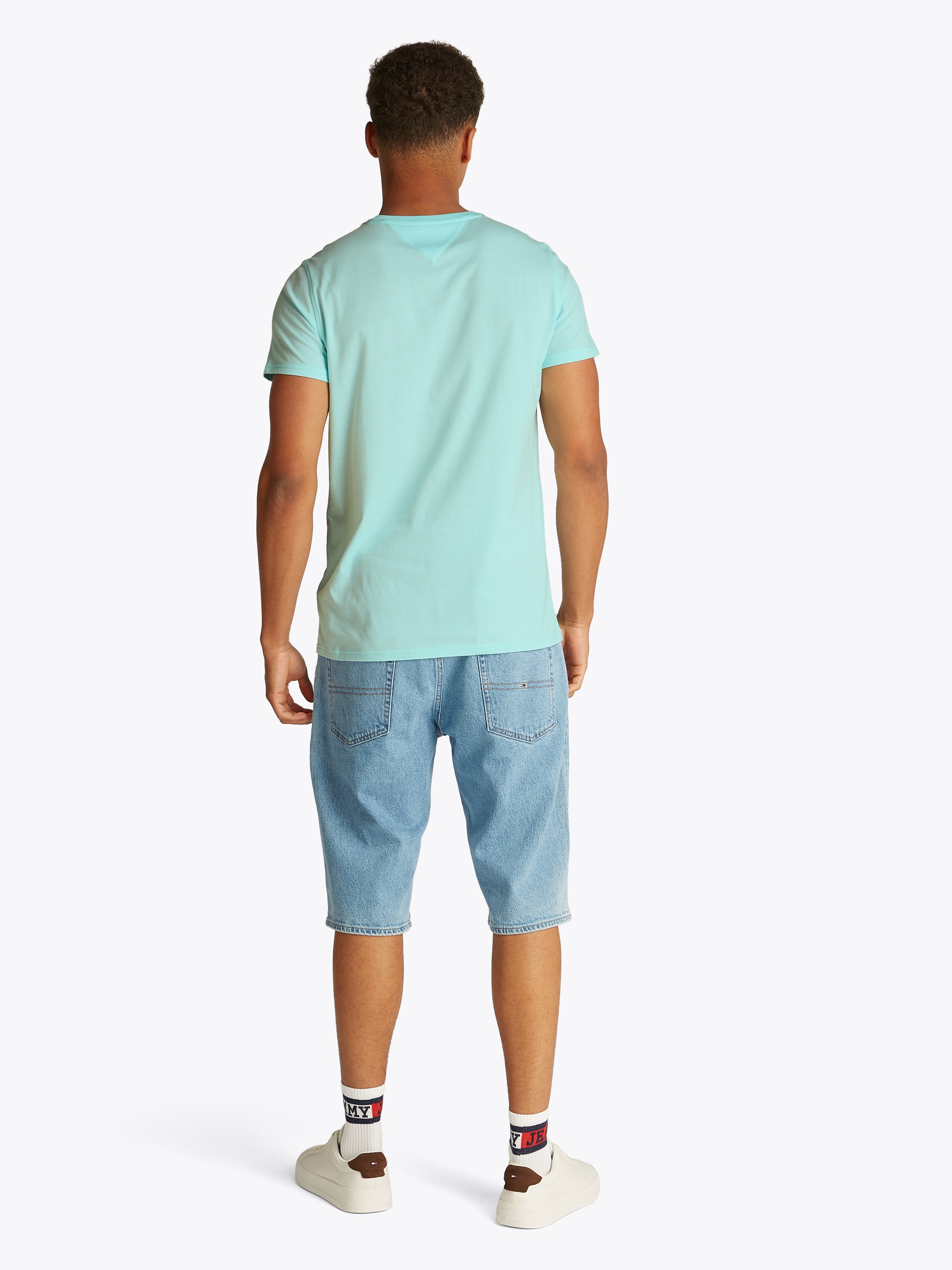 Tommy Jeans T-Shirt »TJM ESSENTIAL SOLID TEE«, mit Rundhalsausschnitt und dezenter Logo-Flag