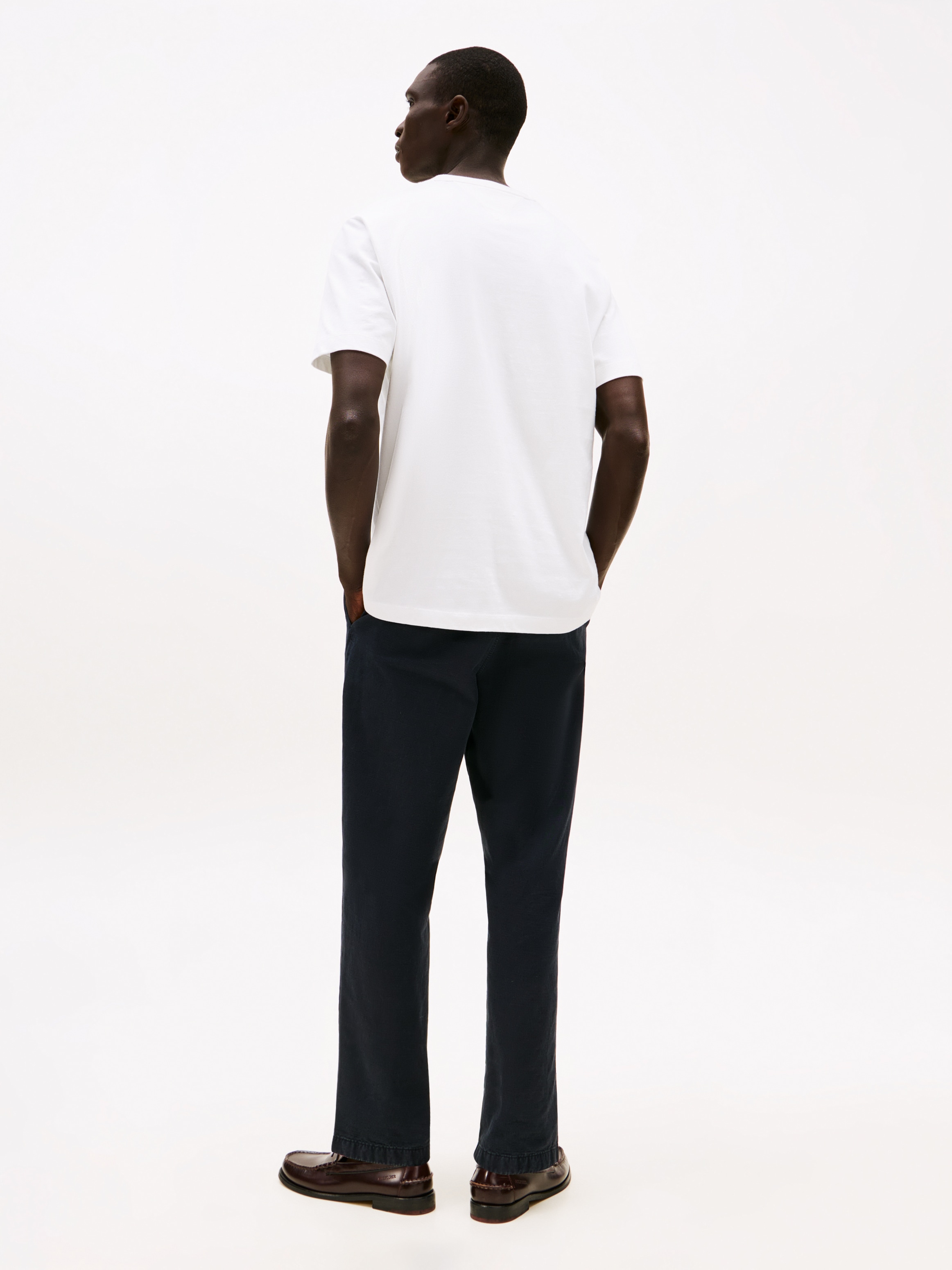 Tommy Hilfiger V-Shirt »ESSENTIAL V-NECK TEE mit V-Ausschnitt und Markenlabel«, unifarben, casual, regular fit, Baumwolle, V-Ausschnitt
