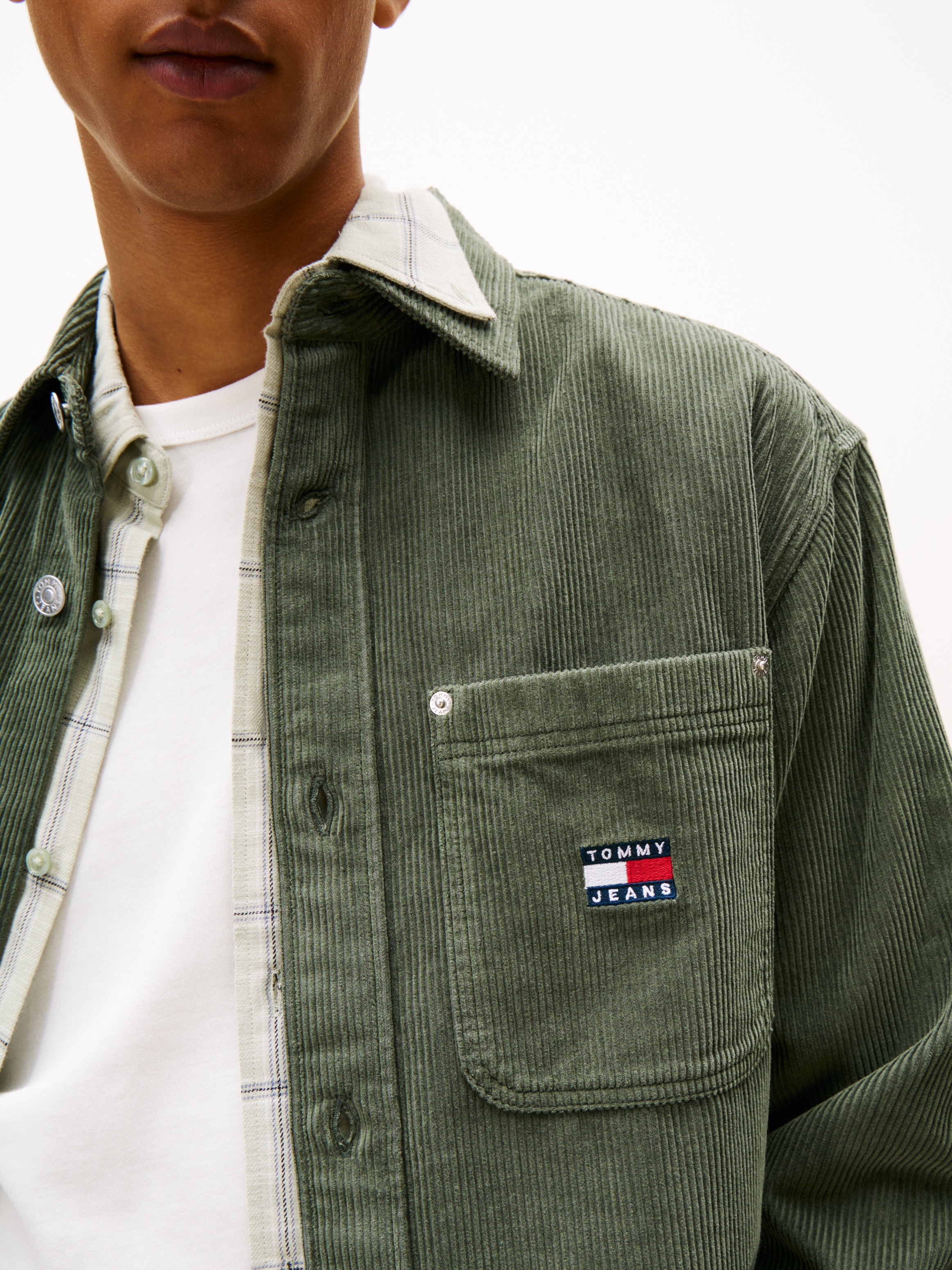 Tommy Jeans Langarmhemd »WASHED CORD SHIRT«, Cordhemd Overshirt Relaxed fit mit Rundhalsausschnitt