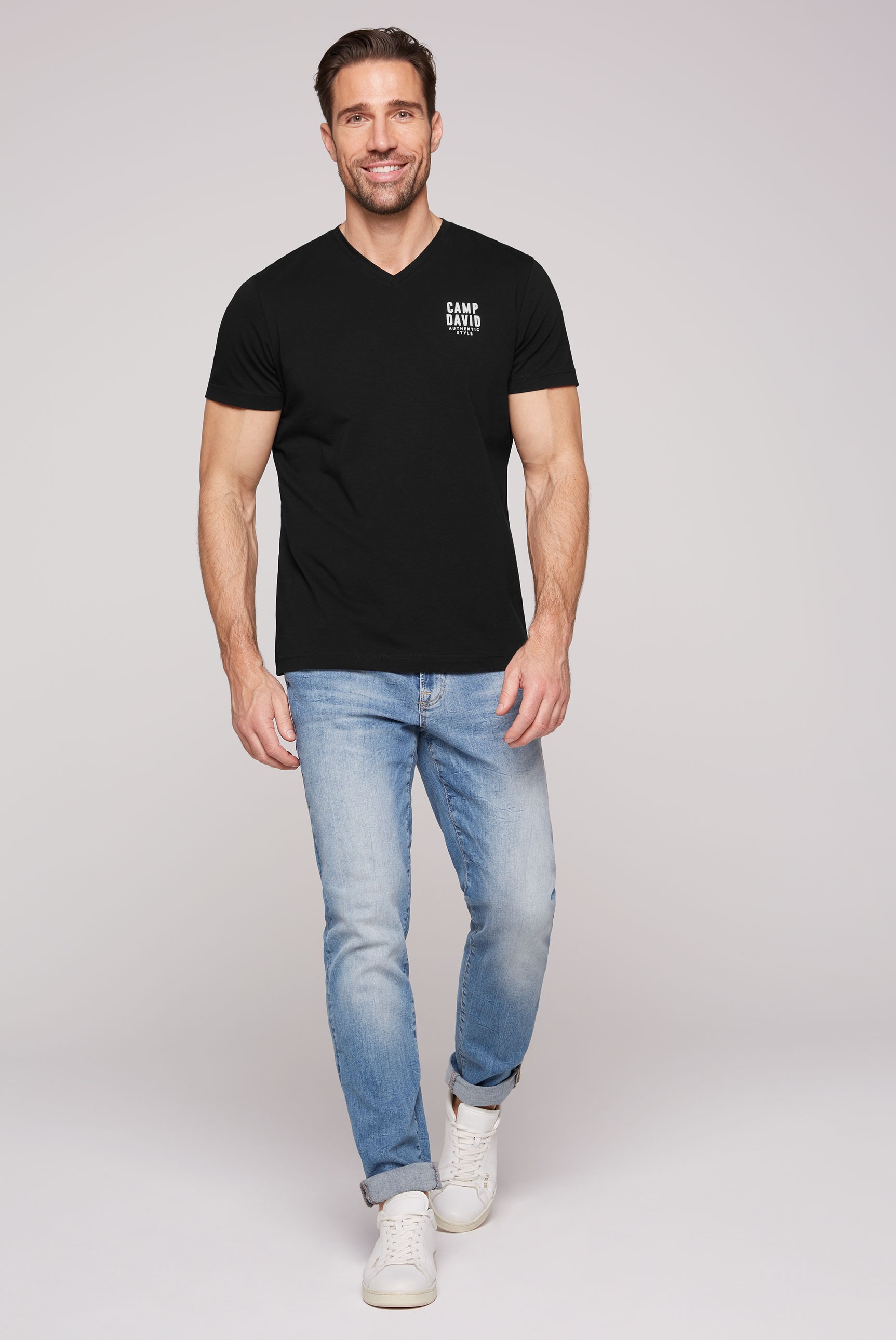 CAMP DAVID V-Shirt, mit Logo-Print auf der Brust