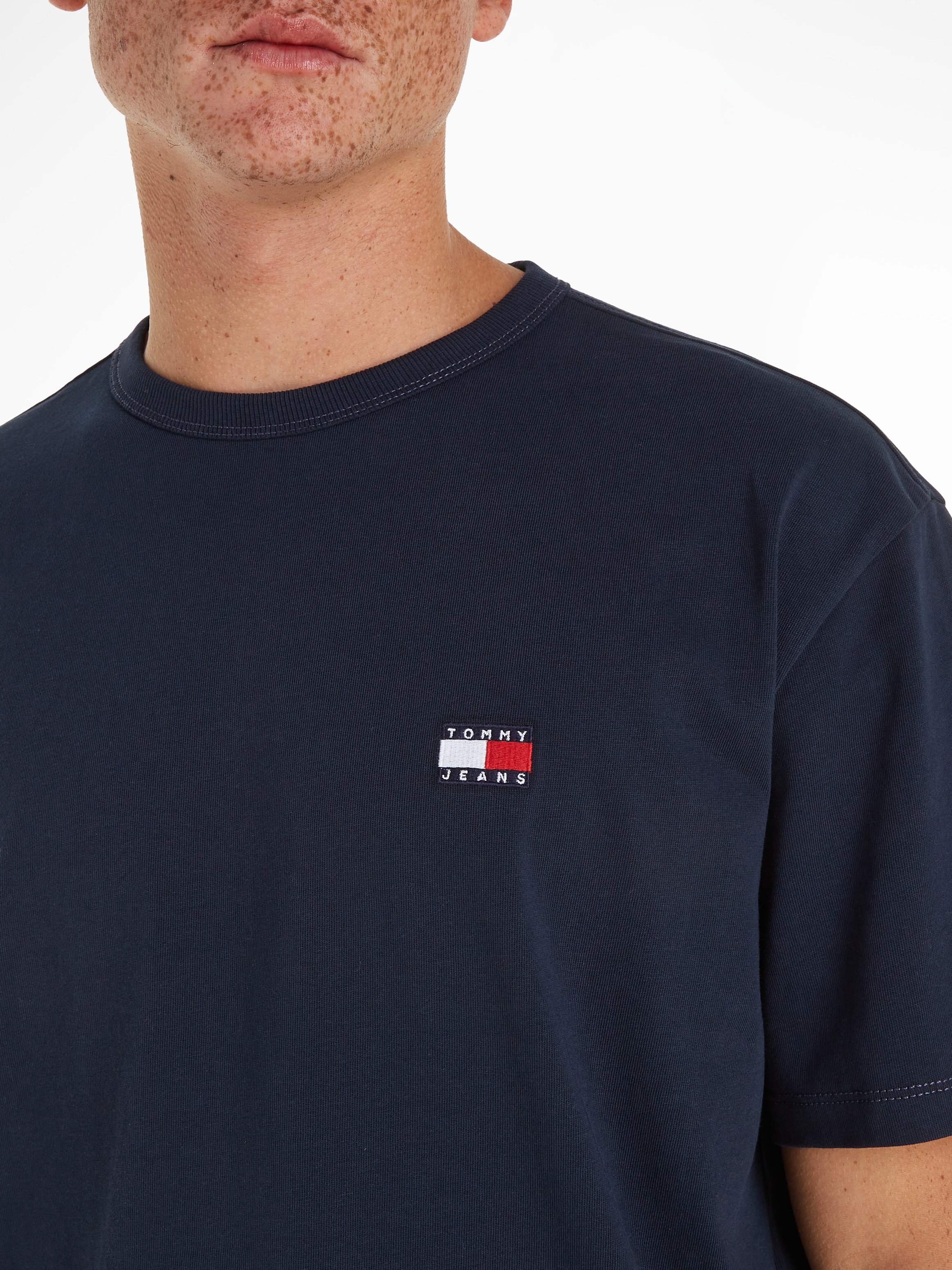 Tommy Jeans T-Shirt »TJM REG BADGE TEE EXT«, mit Rundhalsausschnitt
