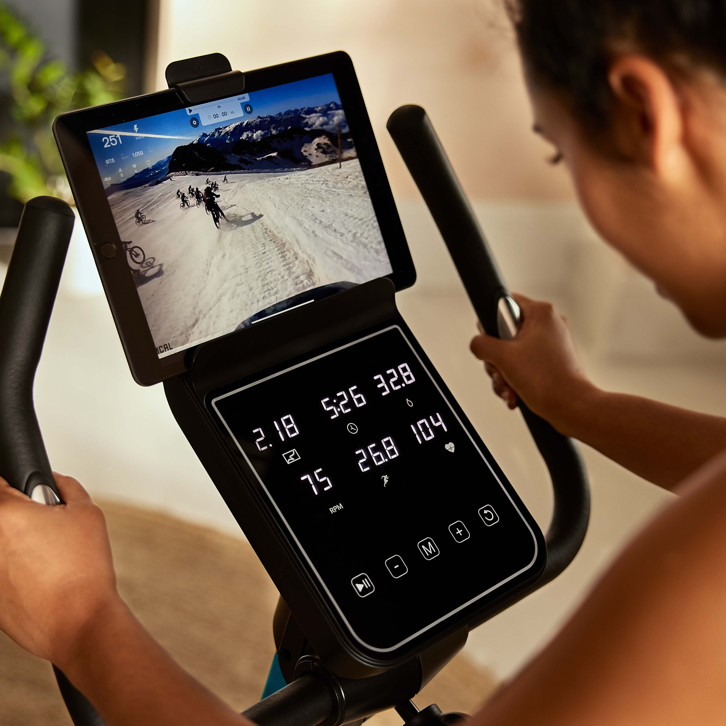 Reebok Ergometer »FR30«, (mit Tablet-Halterung und integr. Lautsprechern), Schwungmasse ca. 4,5 kg, 18 Widerstandsstufen