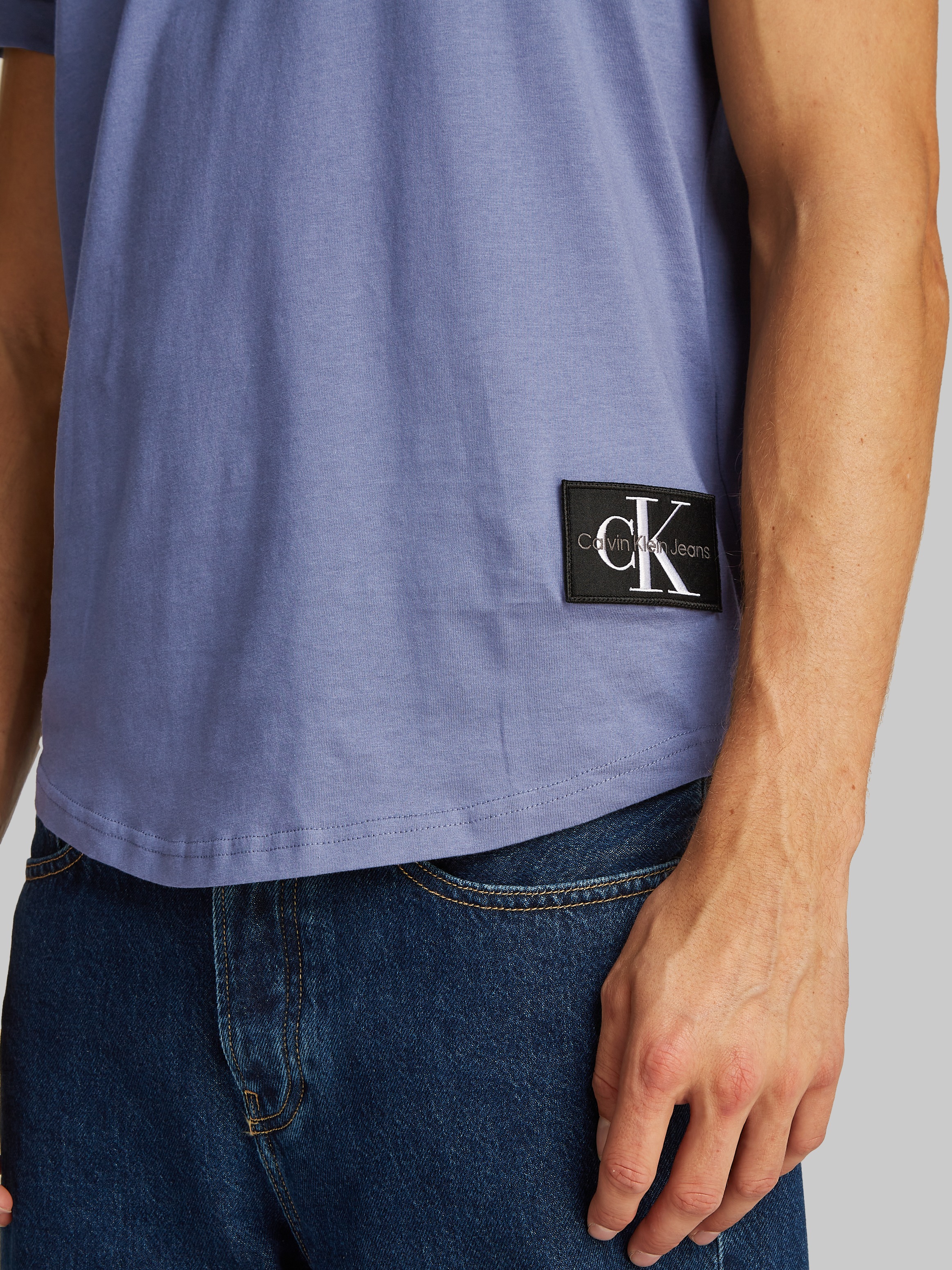 Calvin Klein Jeans T-Shirt »BADGE TURN UP SLEEVE«, mit Logopatch