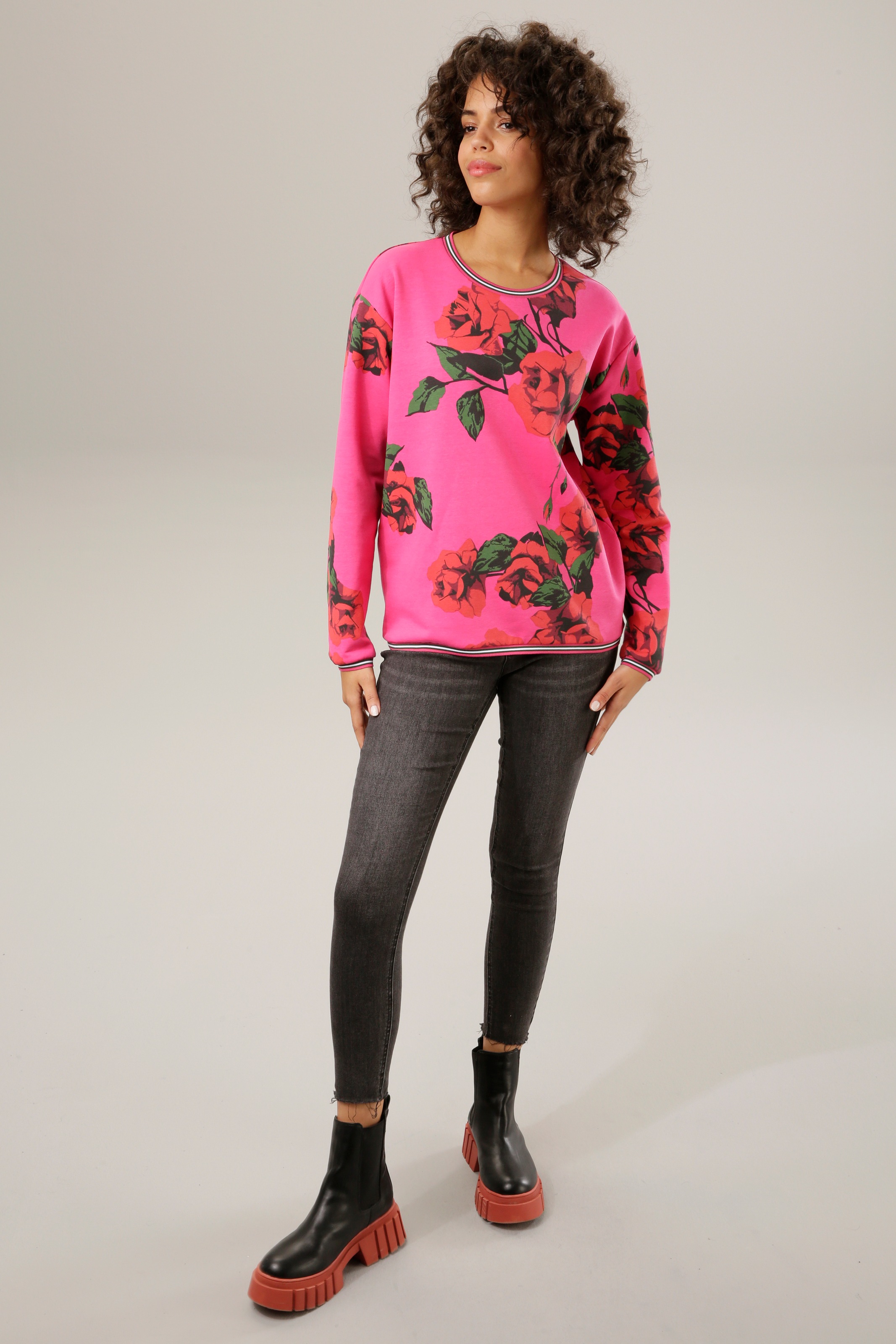 Aniston CASUAL mit Sweatshirt, farbenfrohem online Rosendruck | kaufen Jelmoli-Versand