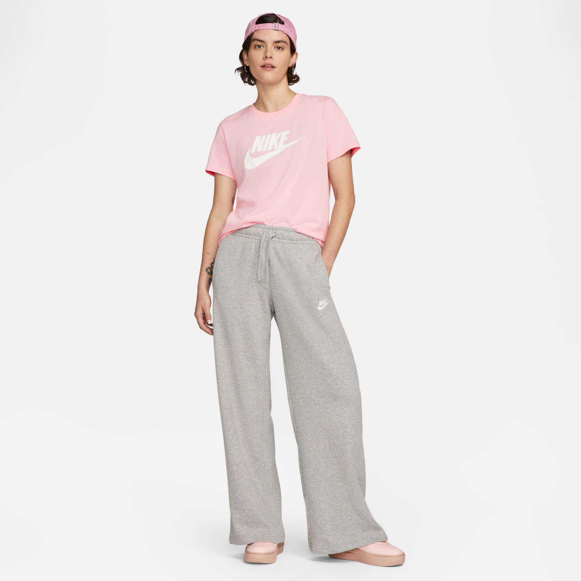 Nike Sportswear T-Shirt »ESSENTIALS WOMEN'S LOGO T-SHIRT«, Basic Damen T-Shirt mit Logo