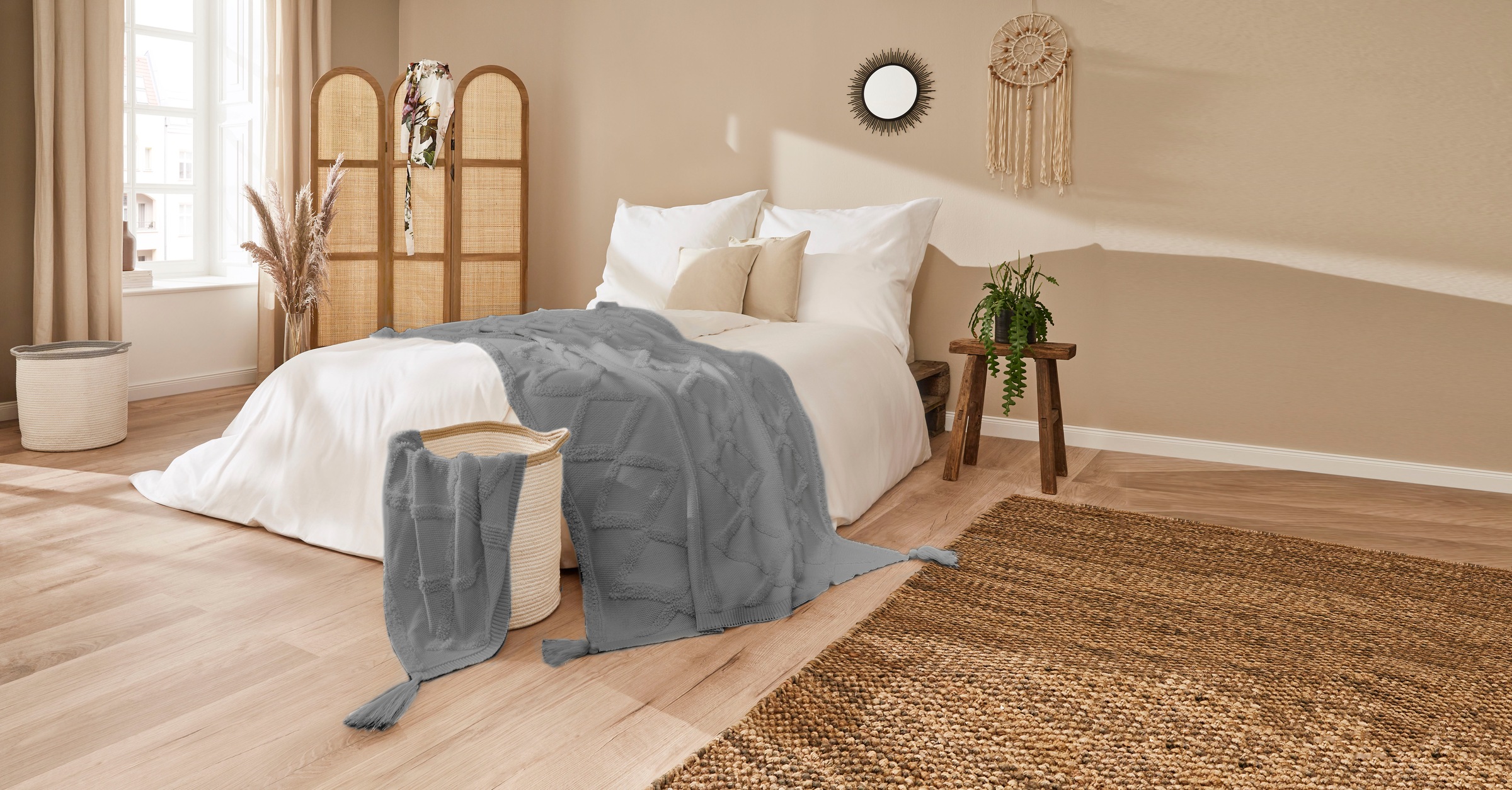 Primera Tagesdecke "Kuscheldecke Boho" mit trendigen Bommeln