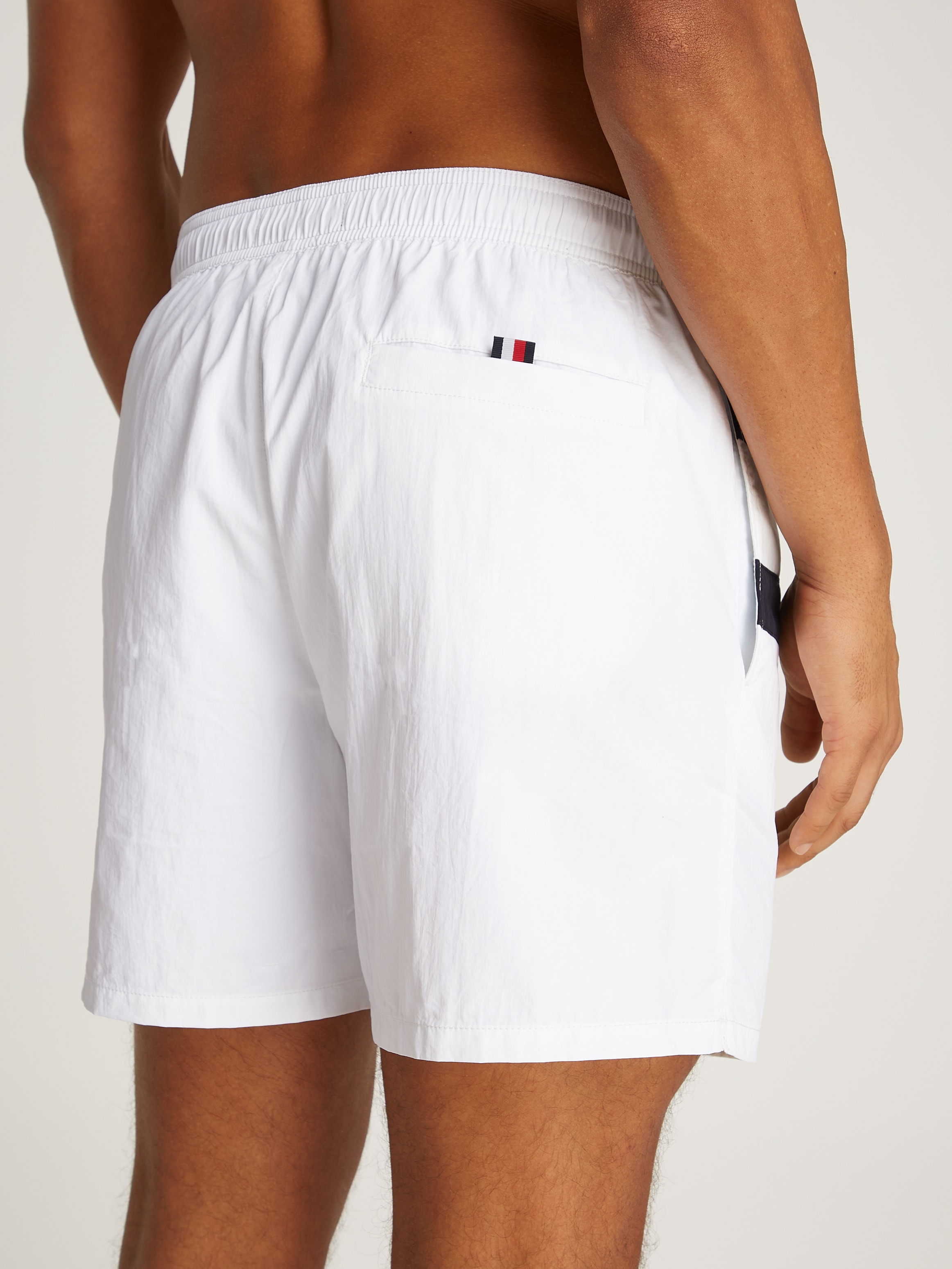 Tommy Hilfiger Swimwear Badeshorts »MEDIUM DRAWSTRING«, mit grossem Logo