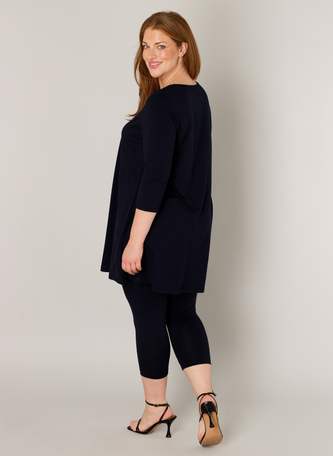 Base Level Curvy Tunikashirt »Aria«, mit Rundhalsausschnitt