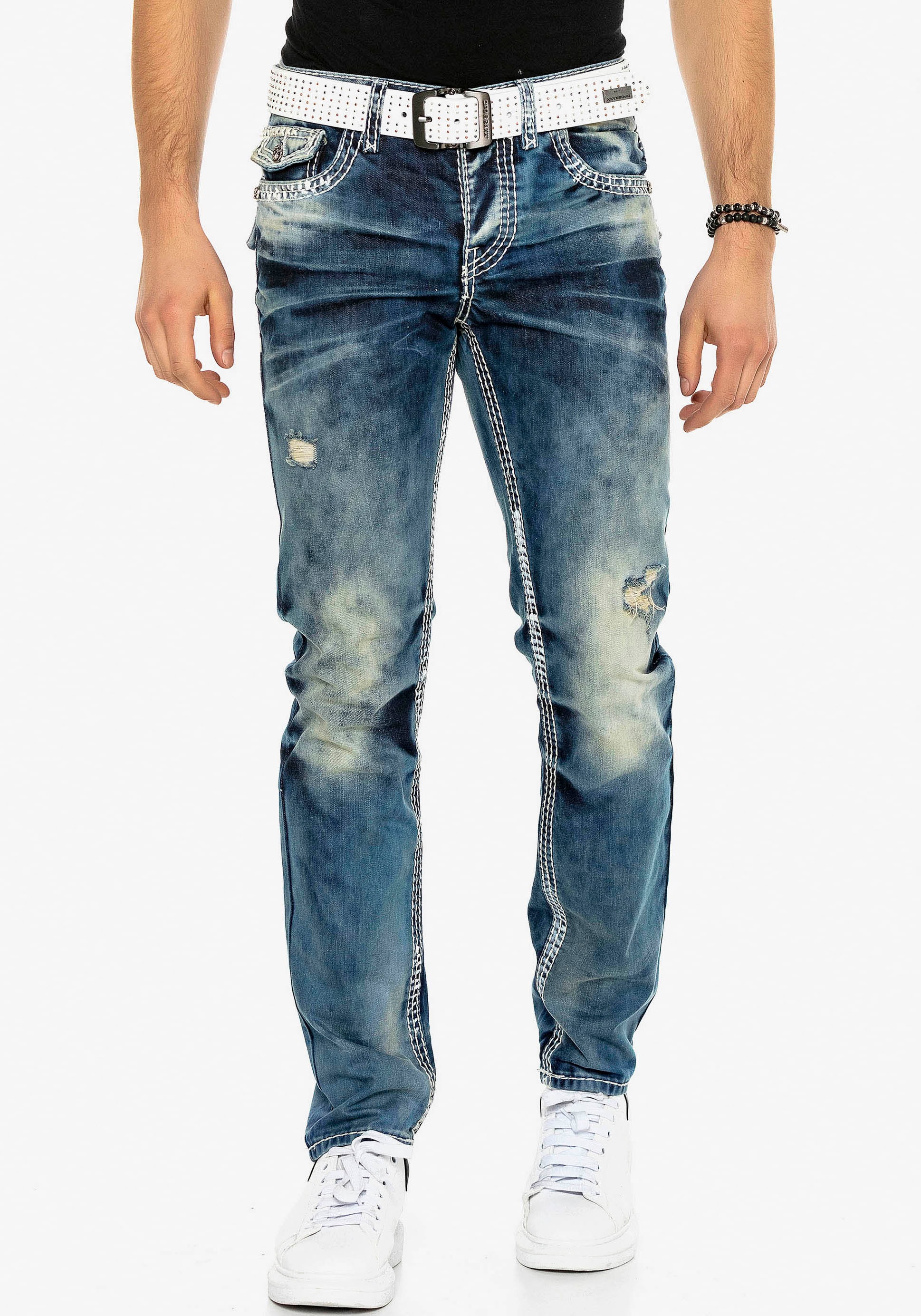 Cipo & Baxx Straight-Jeans, mit Destroyed Effekt und vielen Details