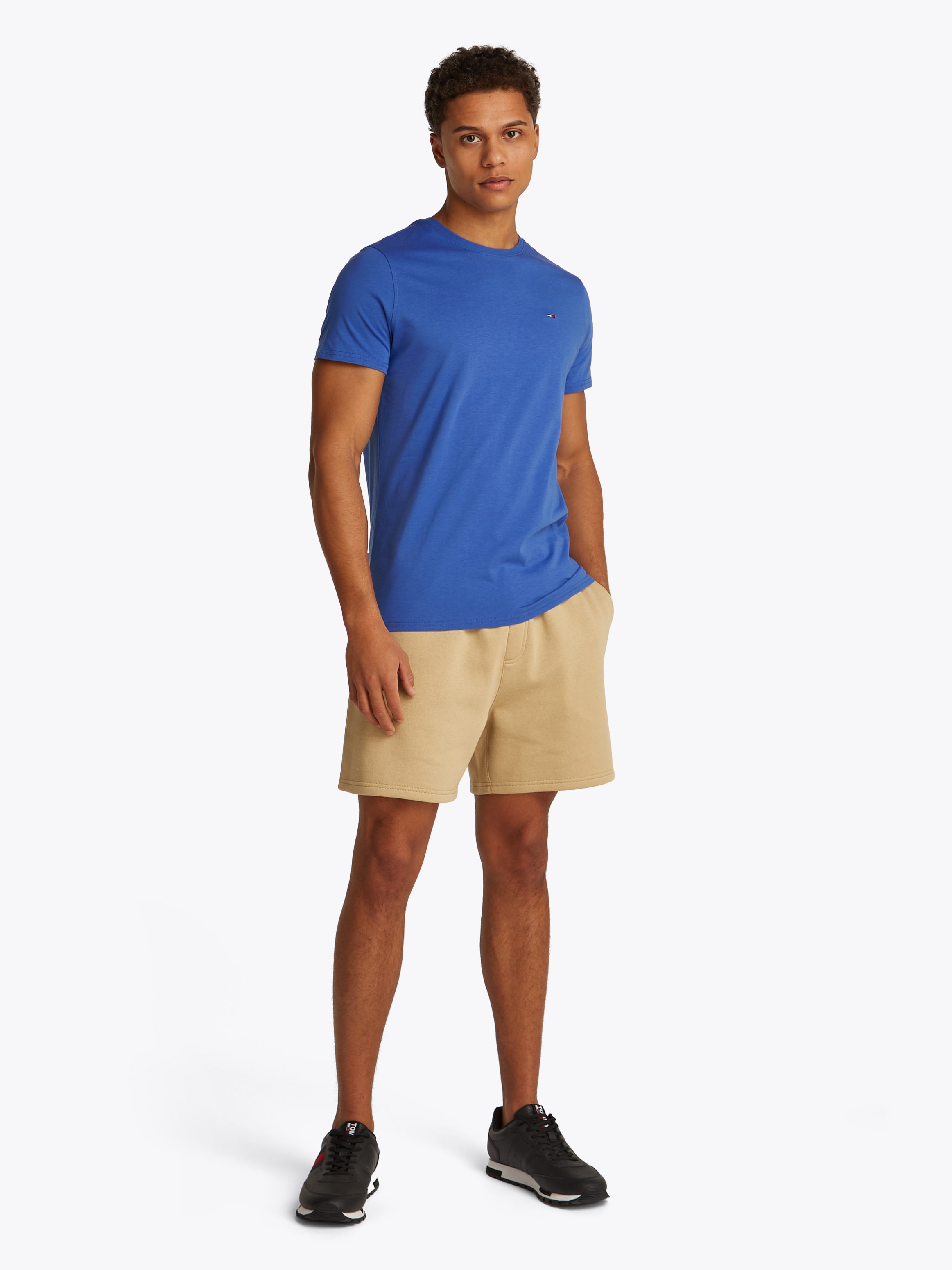 Tommy Jeans T-Shirt »TJM ESSENTIAL SOLID TEE«, mit Rundhalsausschnitt und dezenter Logo-Flag