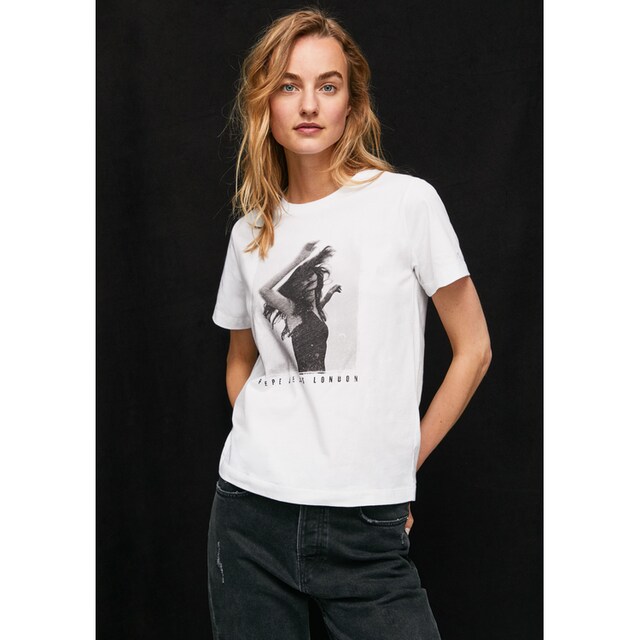 Pepe Jeans T-Shirt »SONYA«, in figurbetonter Passform und mit tollem markentypischem  Frontprint online kaufen bei Jelmoli-Versand Schweiz