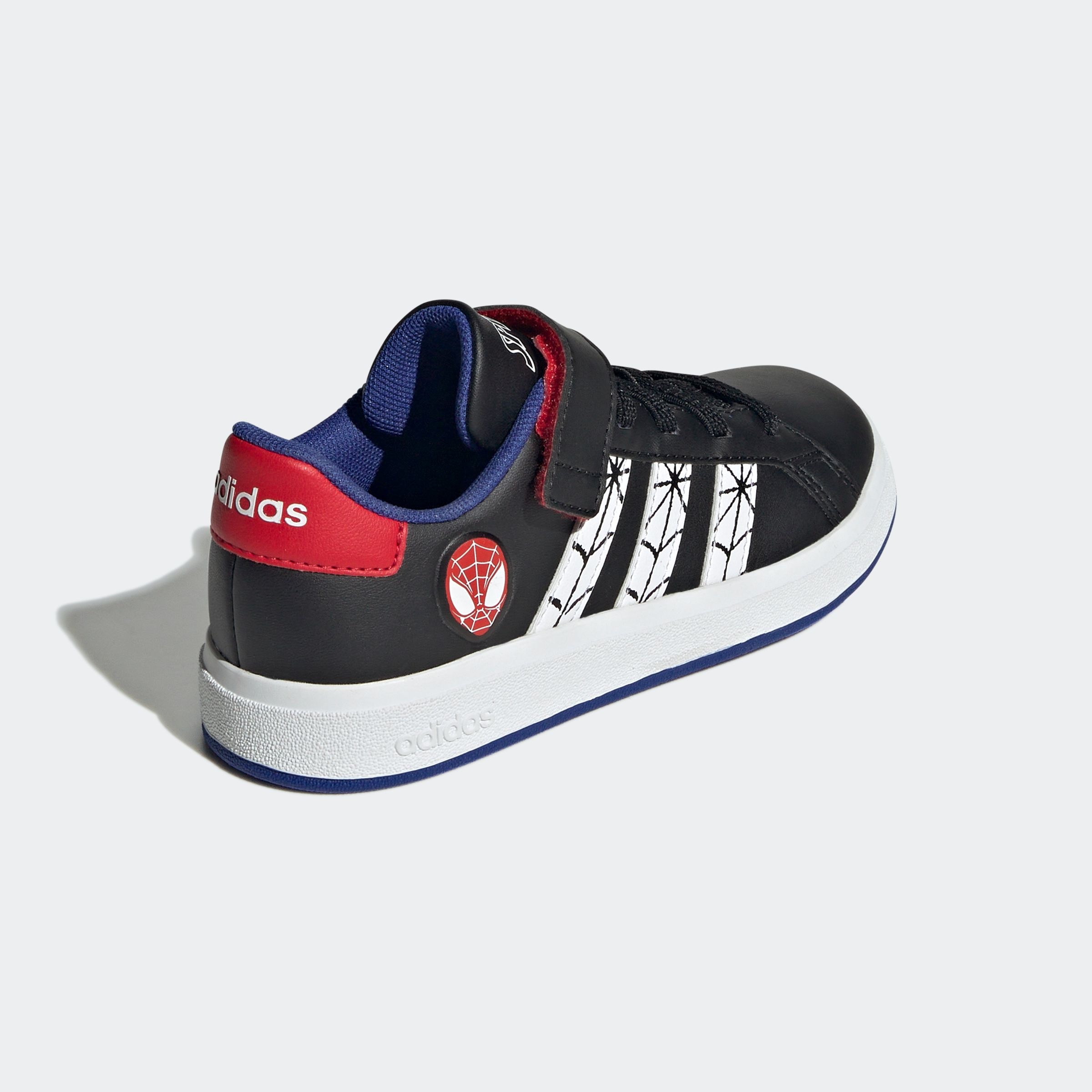 adidas Sportswear Sneaker »ADIDAS MARVEL SPIDER-MAN KIDS GRAND COURT SCHUH«, Design auf den Spuren des adidas Superstar