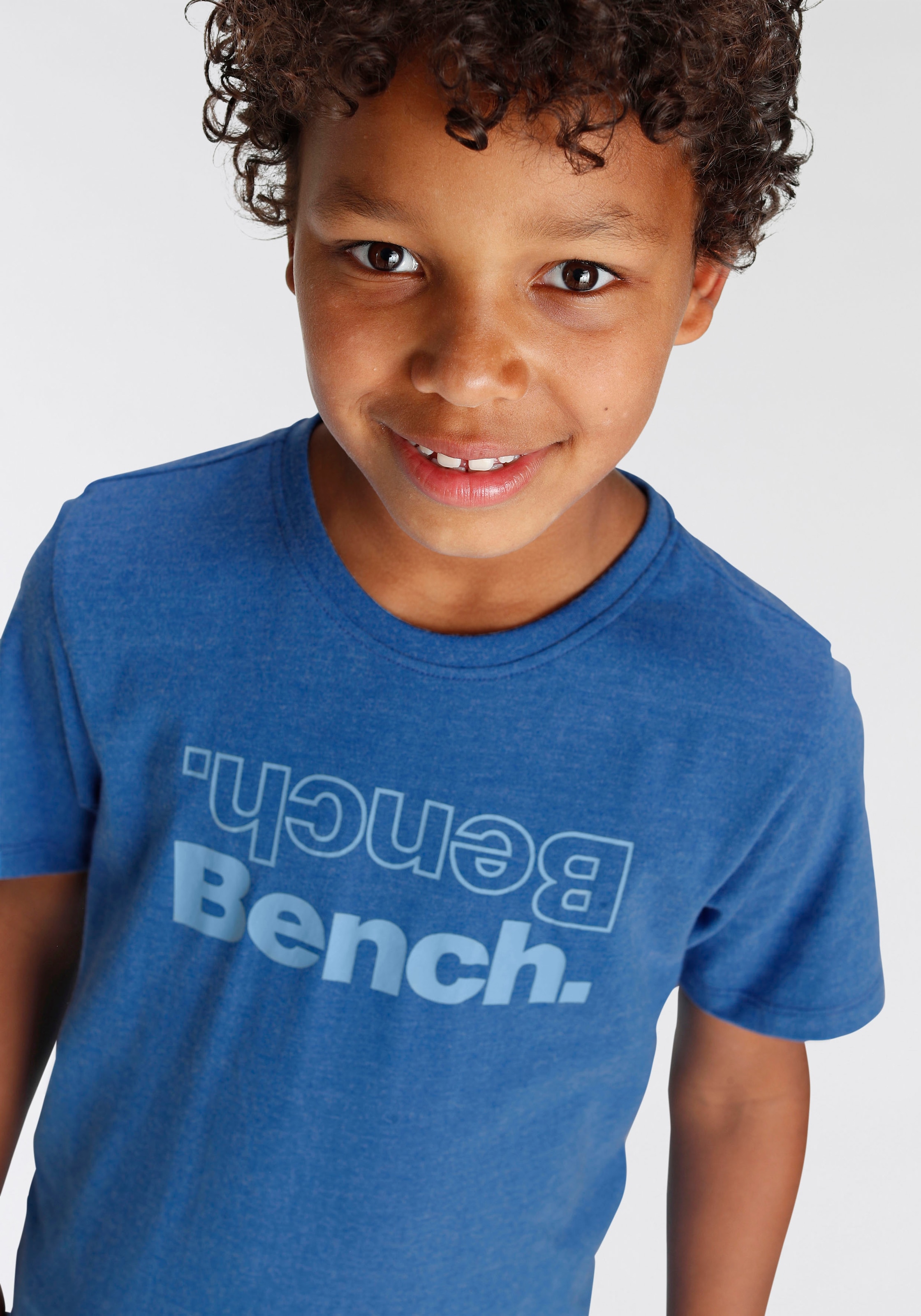 ✵ Bench. T-Shirt »mit coolem Brustdruck« | online Jelmoli-Versand ordern