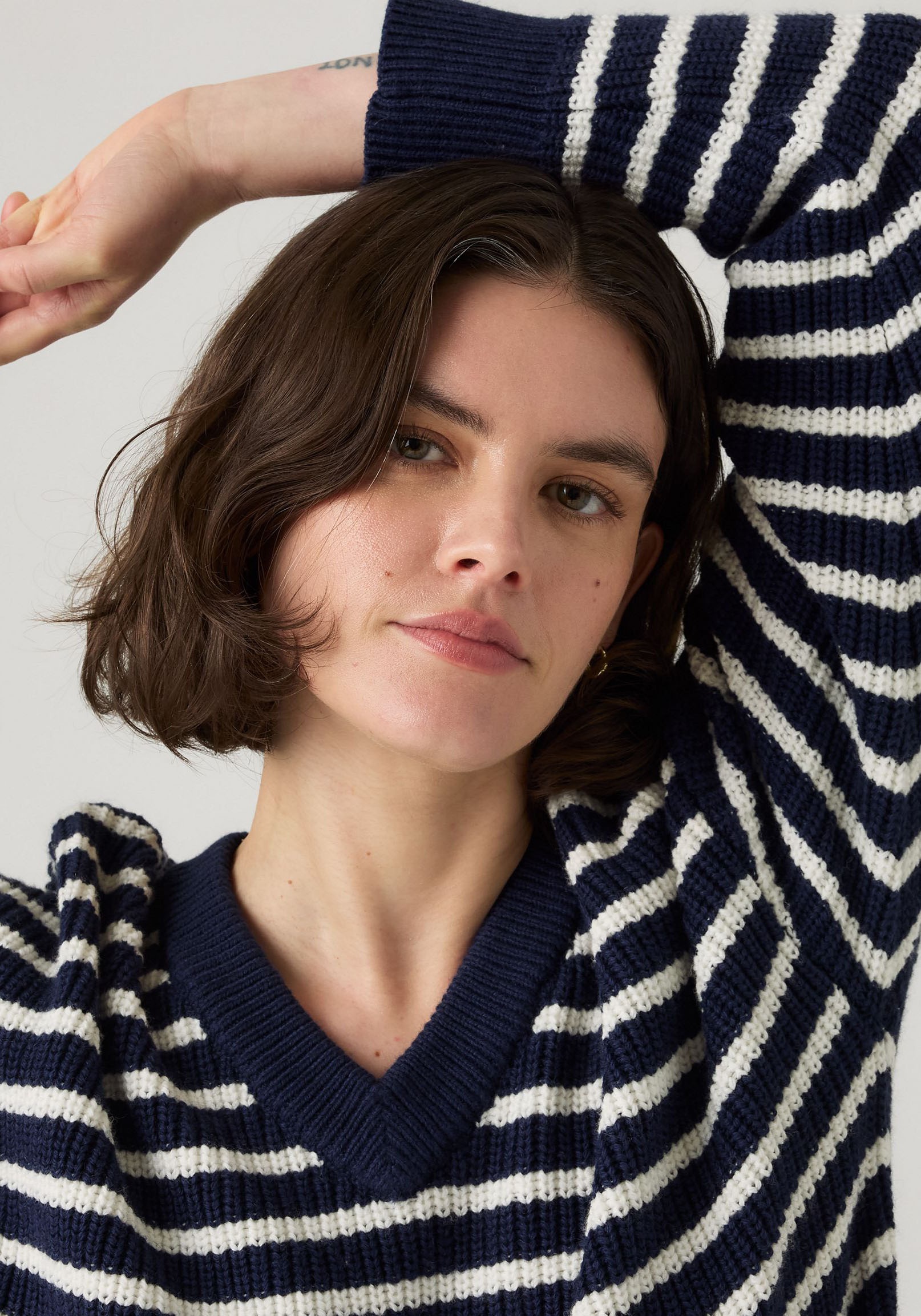 Levi's® Strickpullover »REESE VNECK SWEAT«, mit V-Ausschnitt