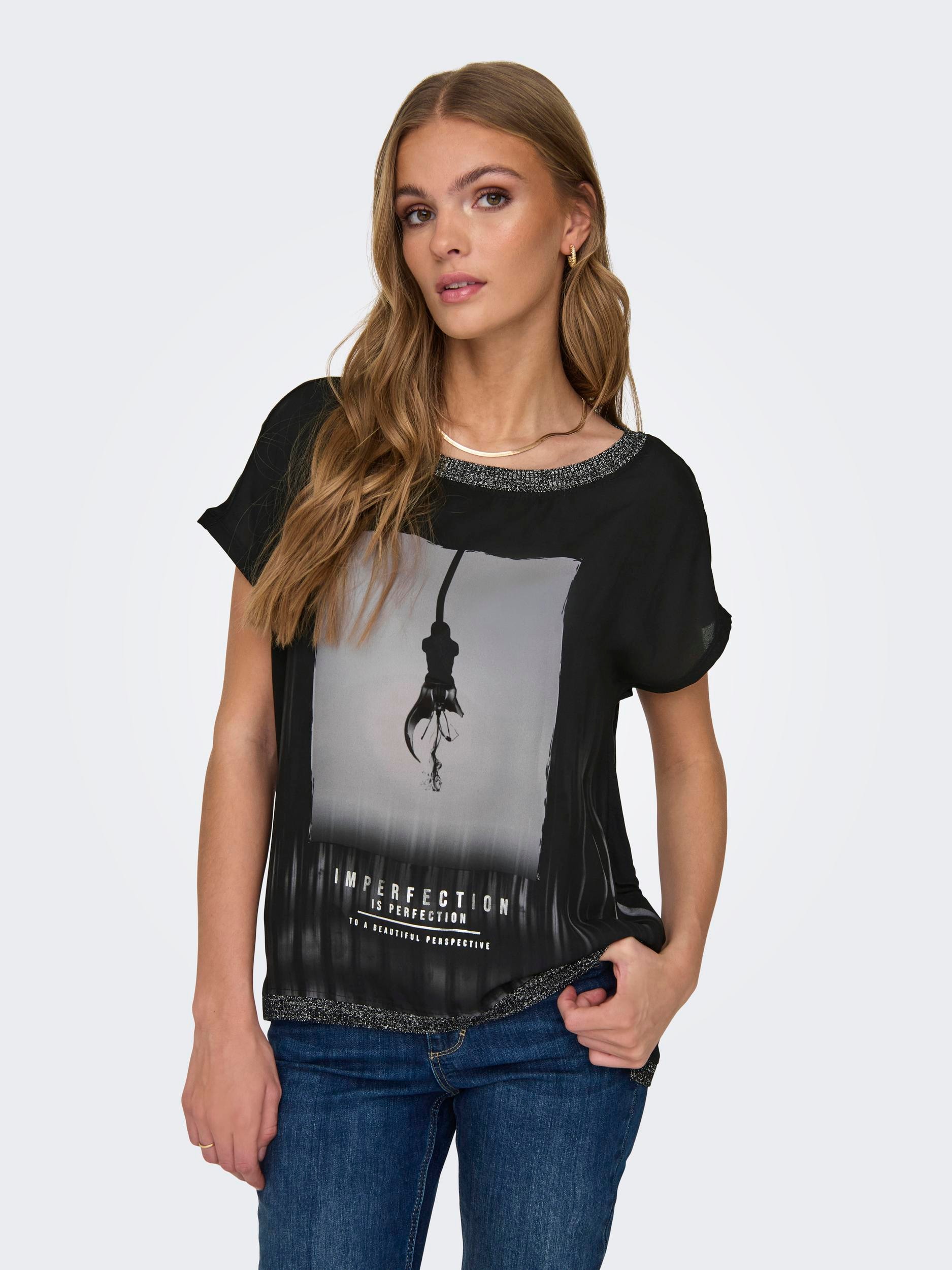 ONLY Kurzarmshirt »ONLMICKELA S/S PHOTO TOP BOX JRS«