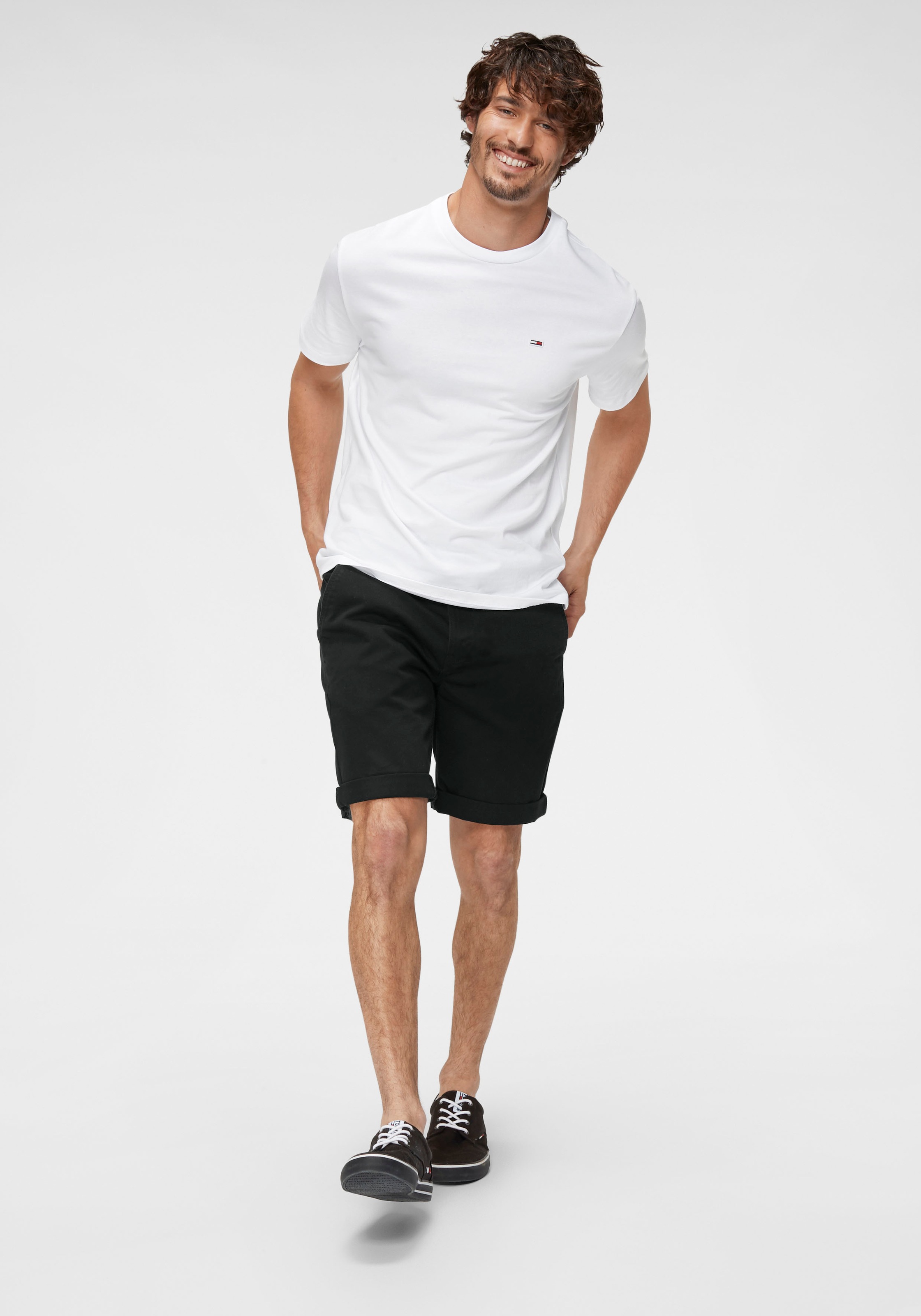 Tommy Jeans T-Shirt »TJM CLASSIC JERSEY C NECK«, mit Logostickerei