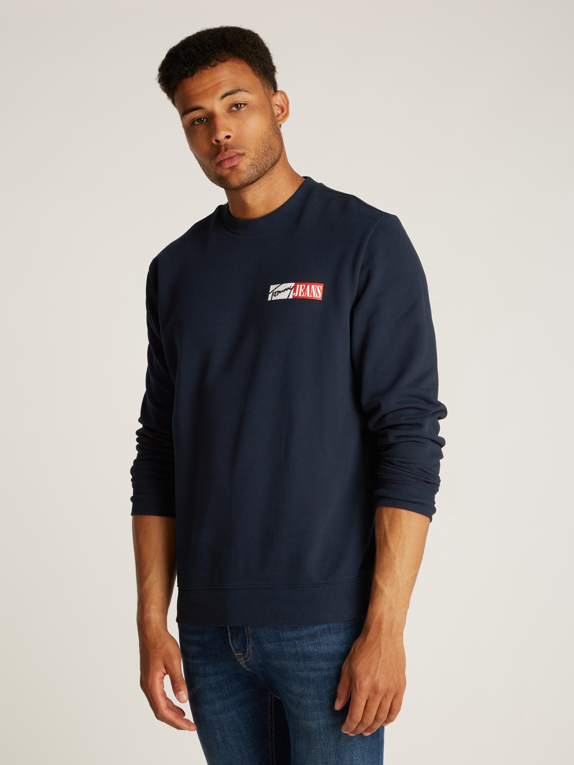 TOMMY JEANS Plus Sweatshirt »TJM REG ENTRY GRAPHIC CREW EXT«, in Grossen Grössen, Logodruck