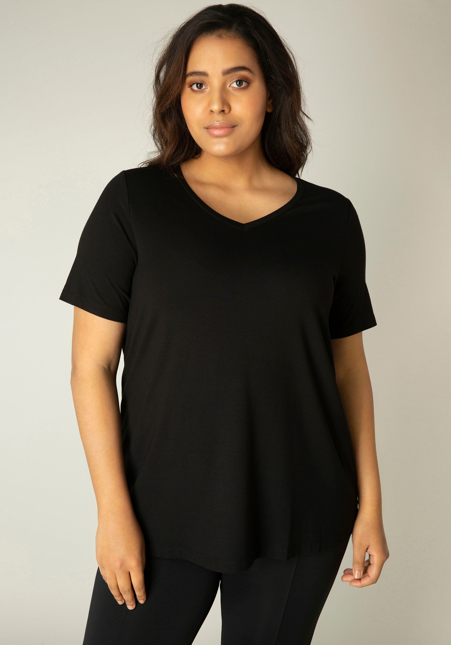 Base Level Curvy T-Shirt »Alba« mit V-Ausschnitt
