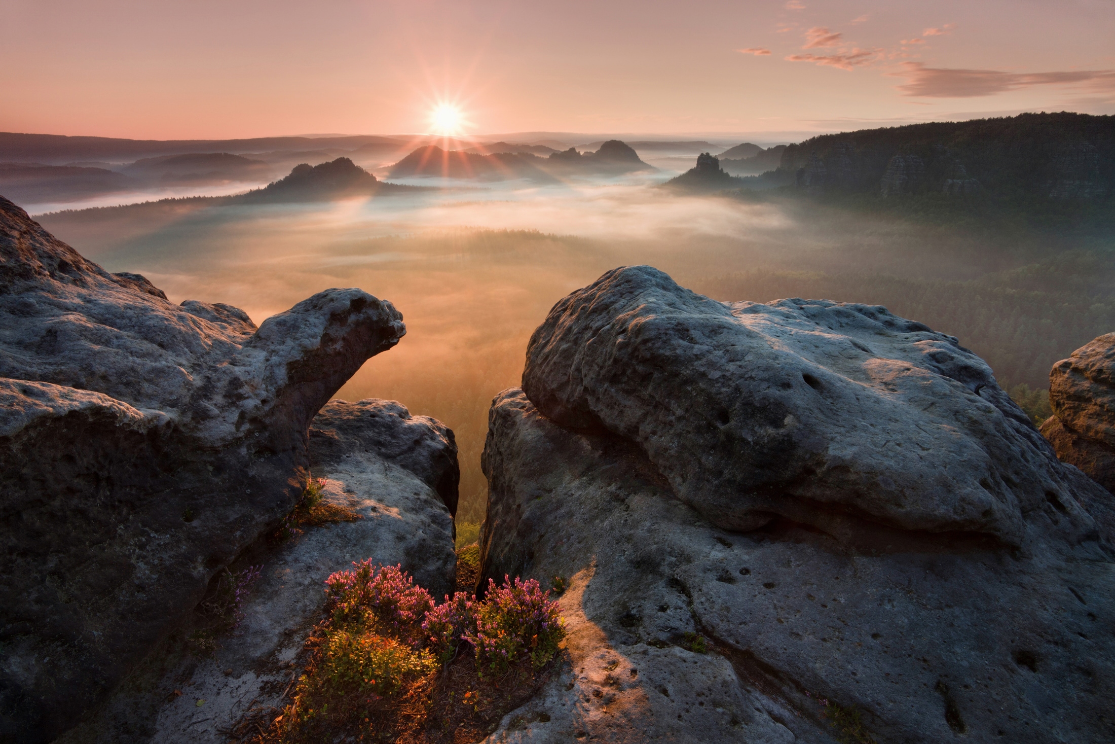 Papermoon Fototapete »Photo-Art DANIEL Å˜EÅ˜ICHA, SONNENAUFGANG AUF DEN FELSEN«