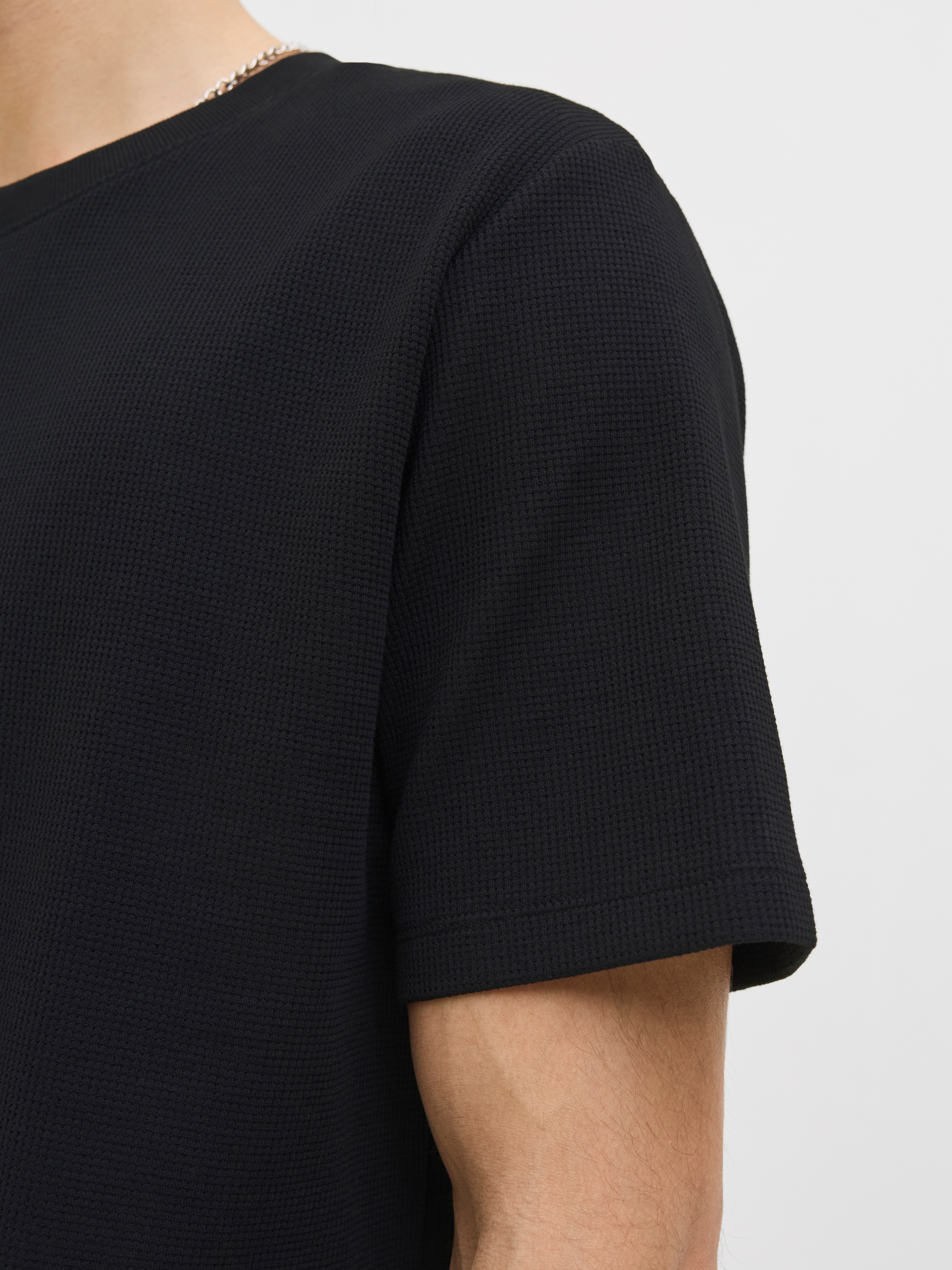 Jack & Jones T-Shirt »JJEAUSTIN TEE SS NOOS«, mit Markenlabel