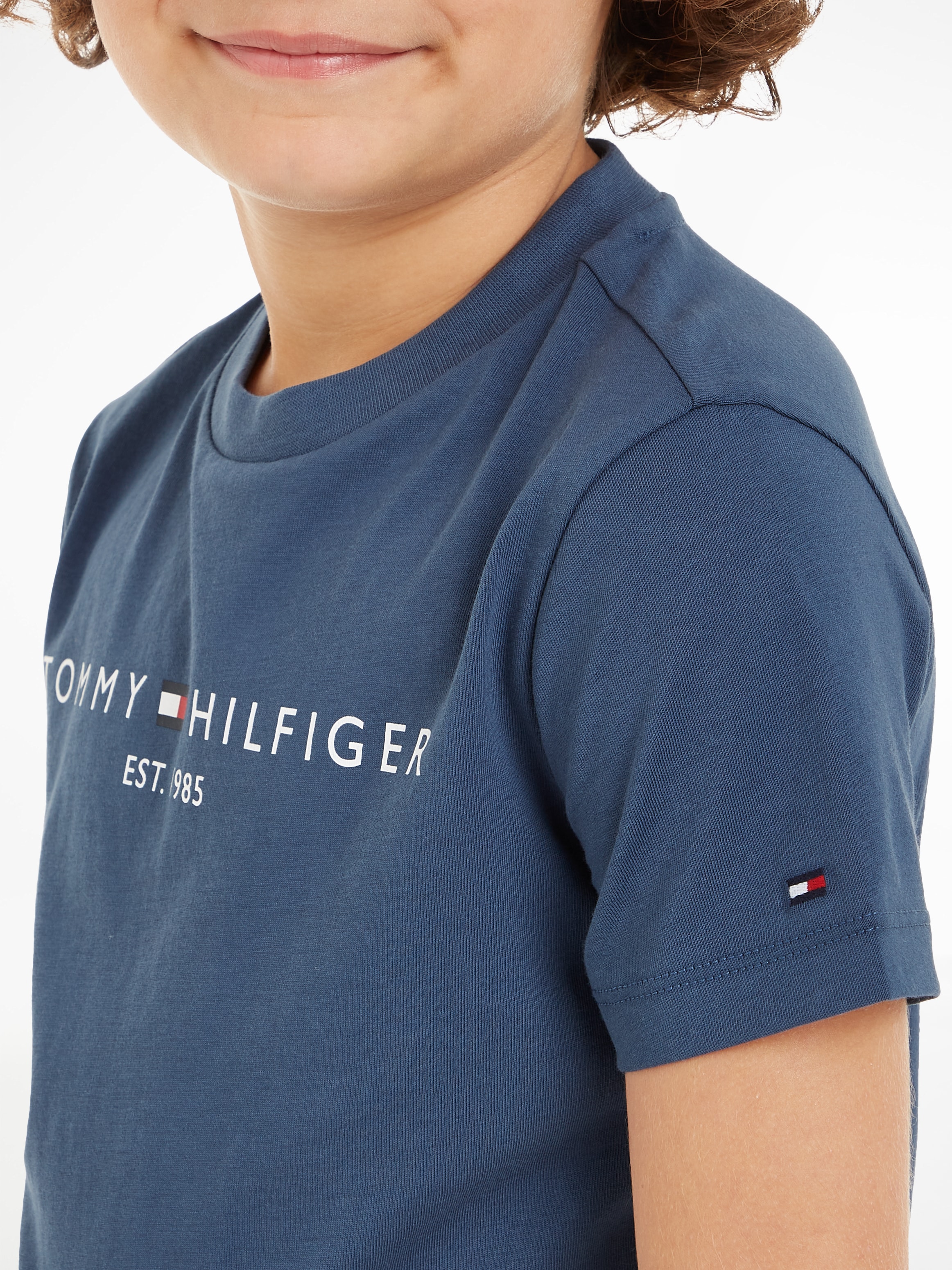 Tommy Hilfiger Kurzarmshirt »U ESSENTIAL TEE S/S«, Kinder bis 16 Jahre mit Logostickerei