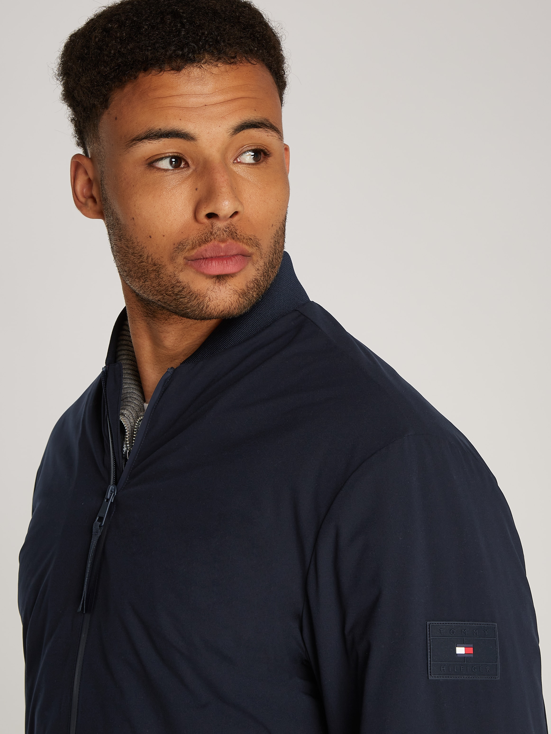 Tommy Hilfiger Bomberjacke »TECH BOMBER«, mit wasserabweisendem Reissverschluss