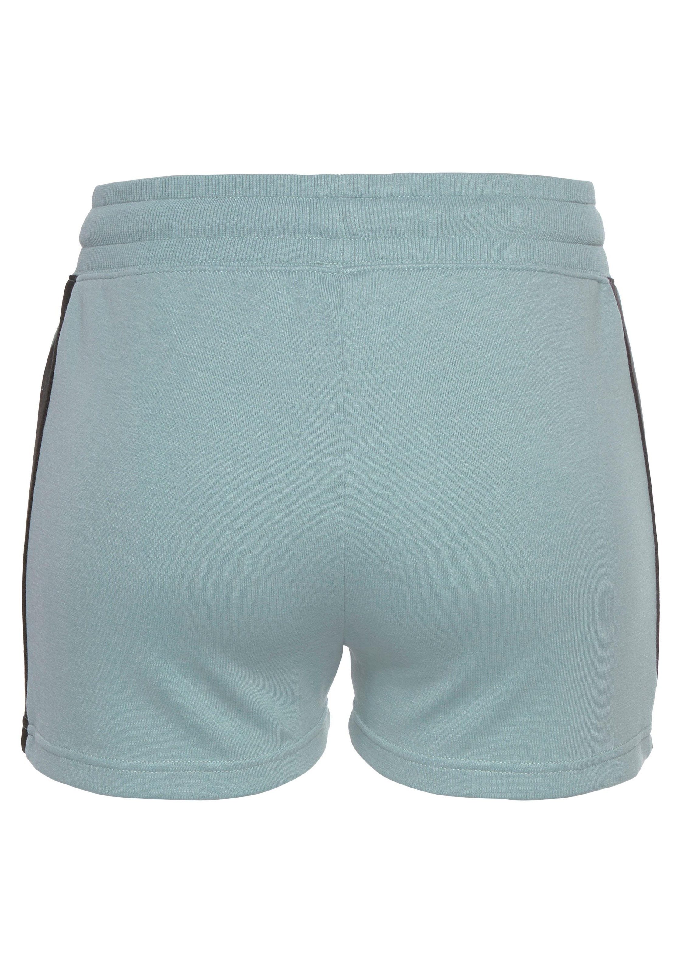 Bench. Loungewear Relaxshorts, mit Seitenstreifen, Loungewear