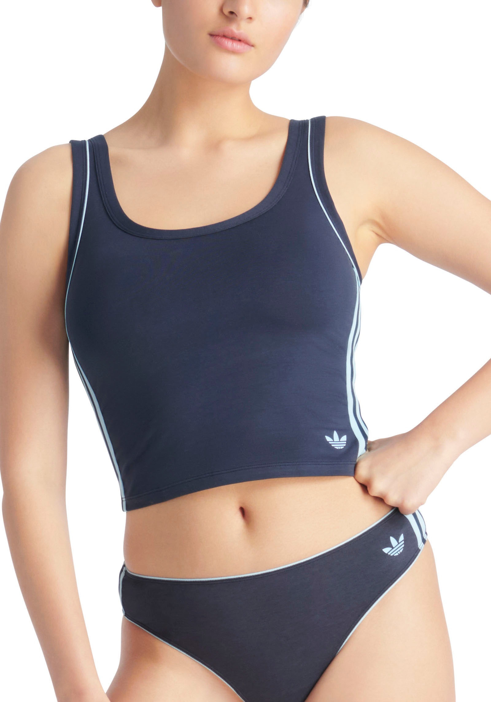 adidas Originals Crop-Top »Originals Adicolor Comfort Flex Cotton«, mit markanten Markenstreifen an der Seite