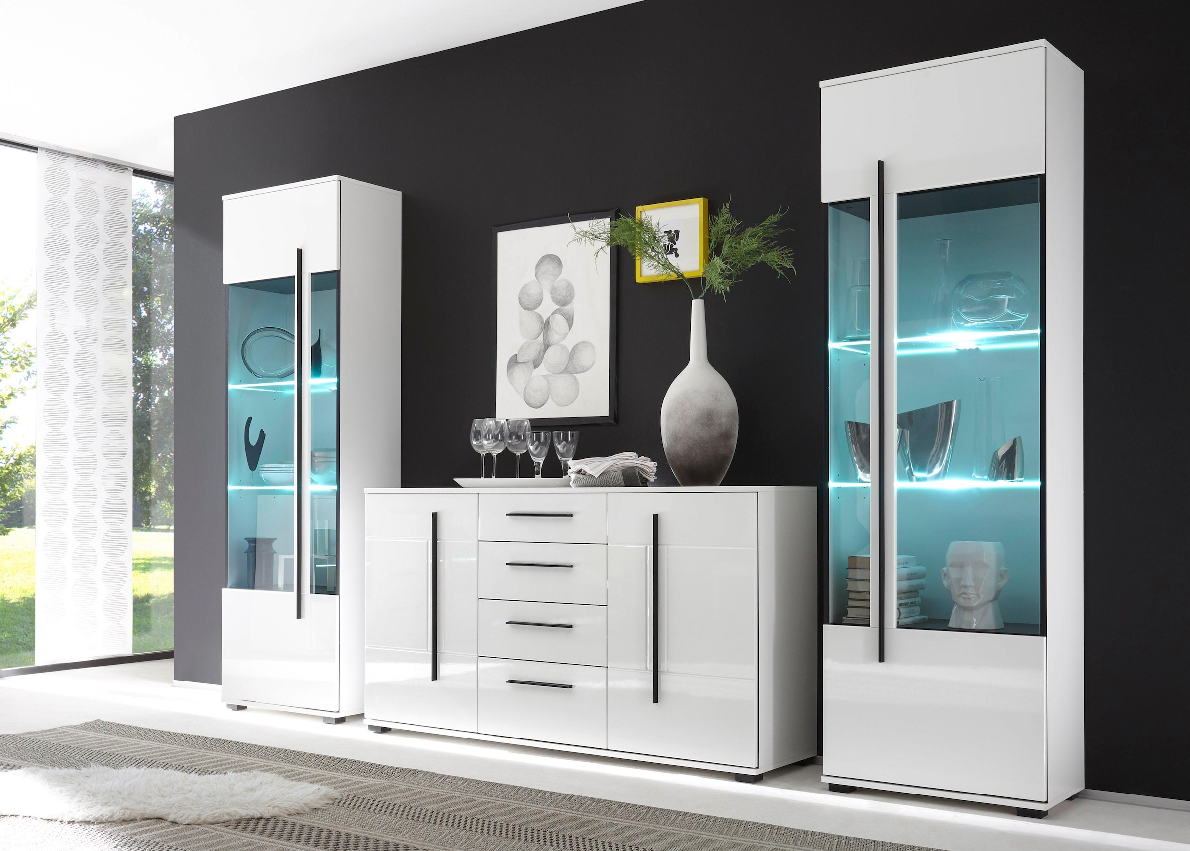 INOSIGN Vitrine »Cantara, Vitrinenschrank in Eiche Evoke oder weiss, Standvitrine«, schwarzer Stangengriff, ausreichend Stauraum, vielseitig einsetzbar