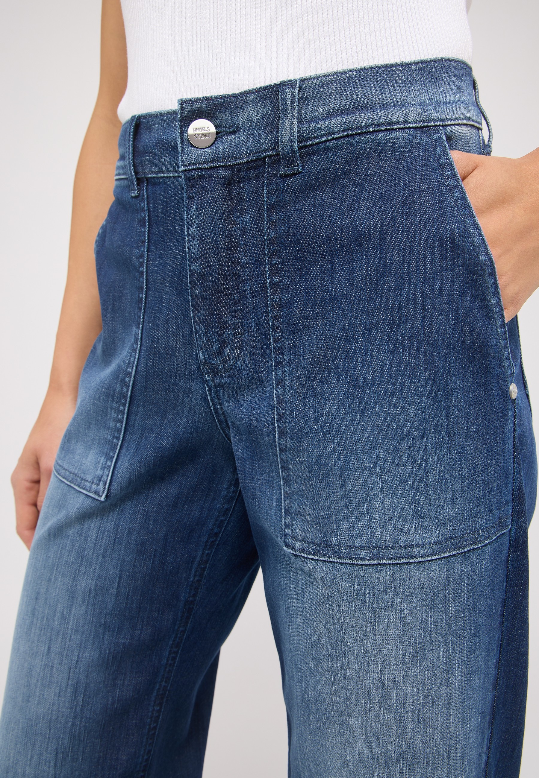 ANGELS Relax-fit-Jeans »LIZ WORKER«, mit grossen Vordertaschen und Fade-Out Effekten