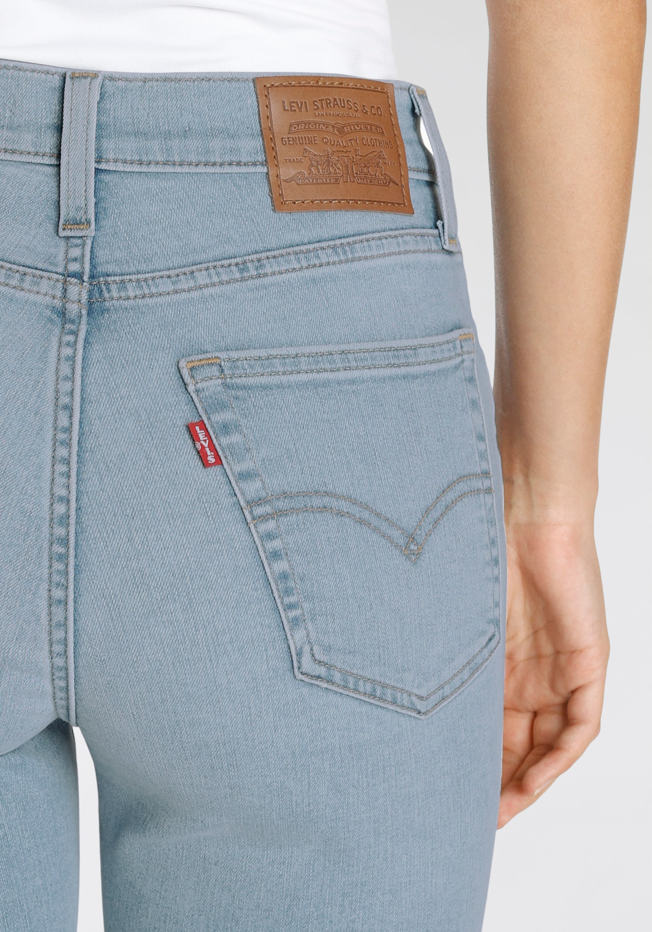 Levi's® 5-Pocket-Jeans »724 BUTTON SHANK«, mit Reisverschlussdetail am Saum
