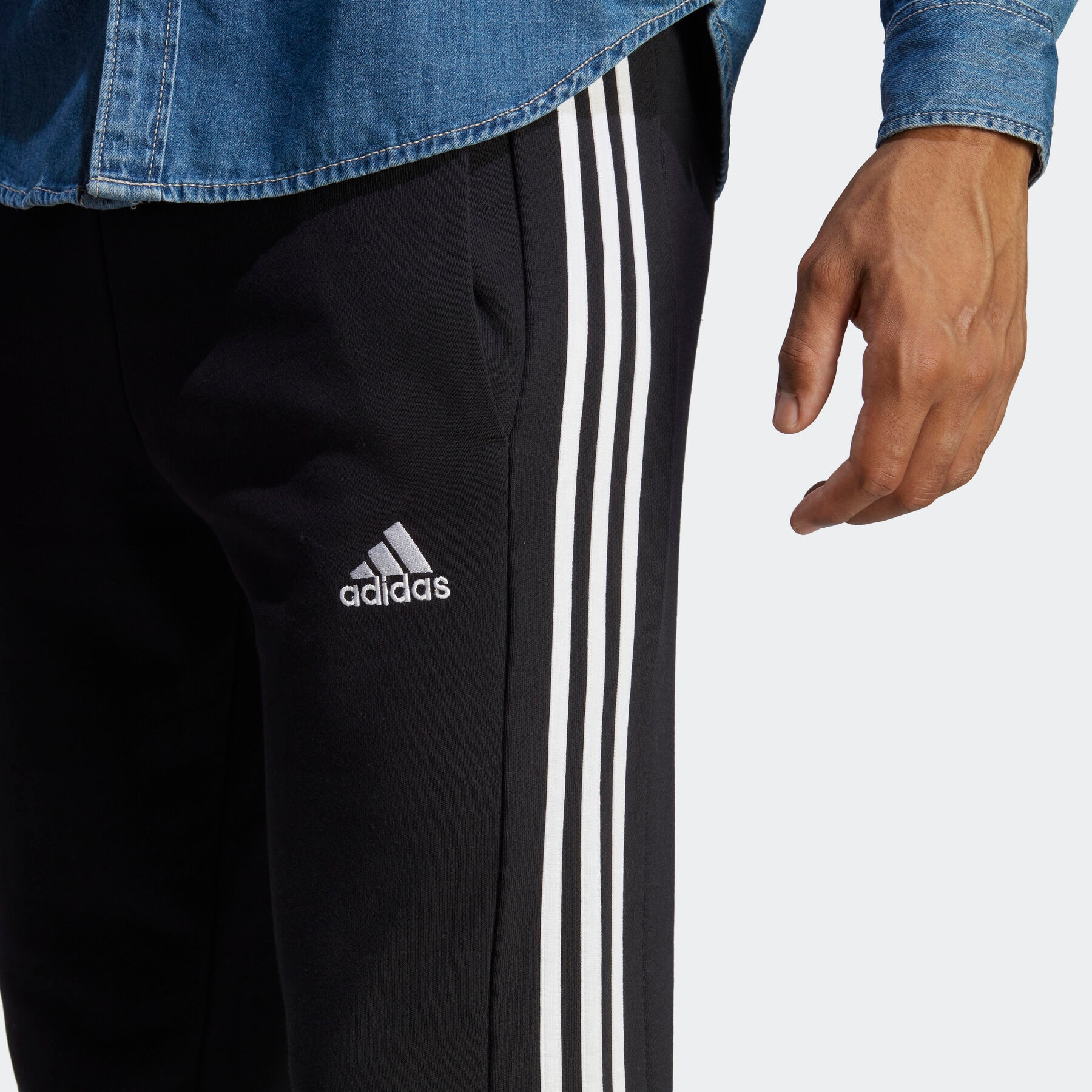 adidas Sportswear Sporthose »ESSENTIALS FRENCH TERRY TAPERED CUFF 3STREIFEN HOSE«, (1 tlg.), weiche Jogginghose