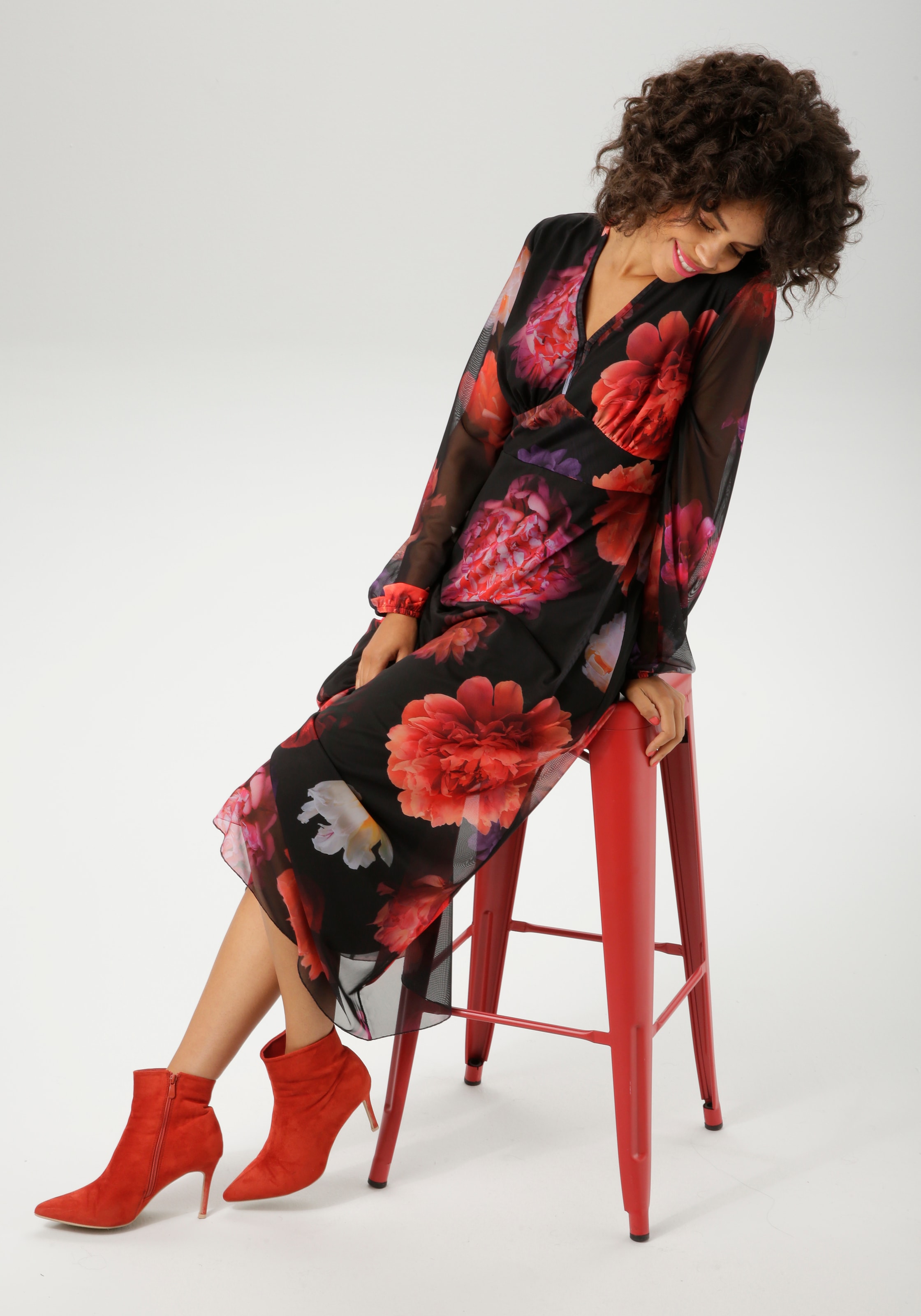 Aniston CASUAL Maxikleid, mit farbenfrohen, grossflächigen Blüten bedruckt - NEUE KOLLEKTION