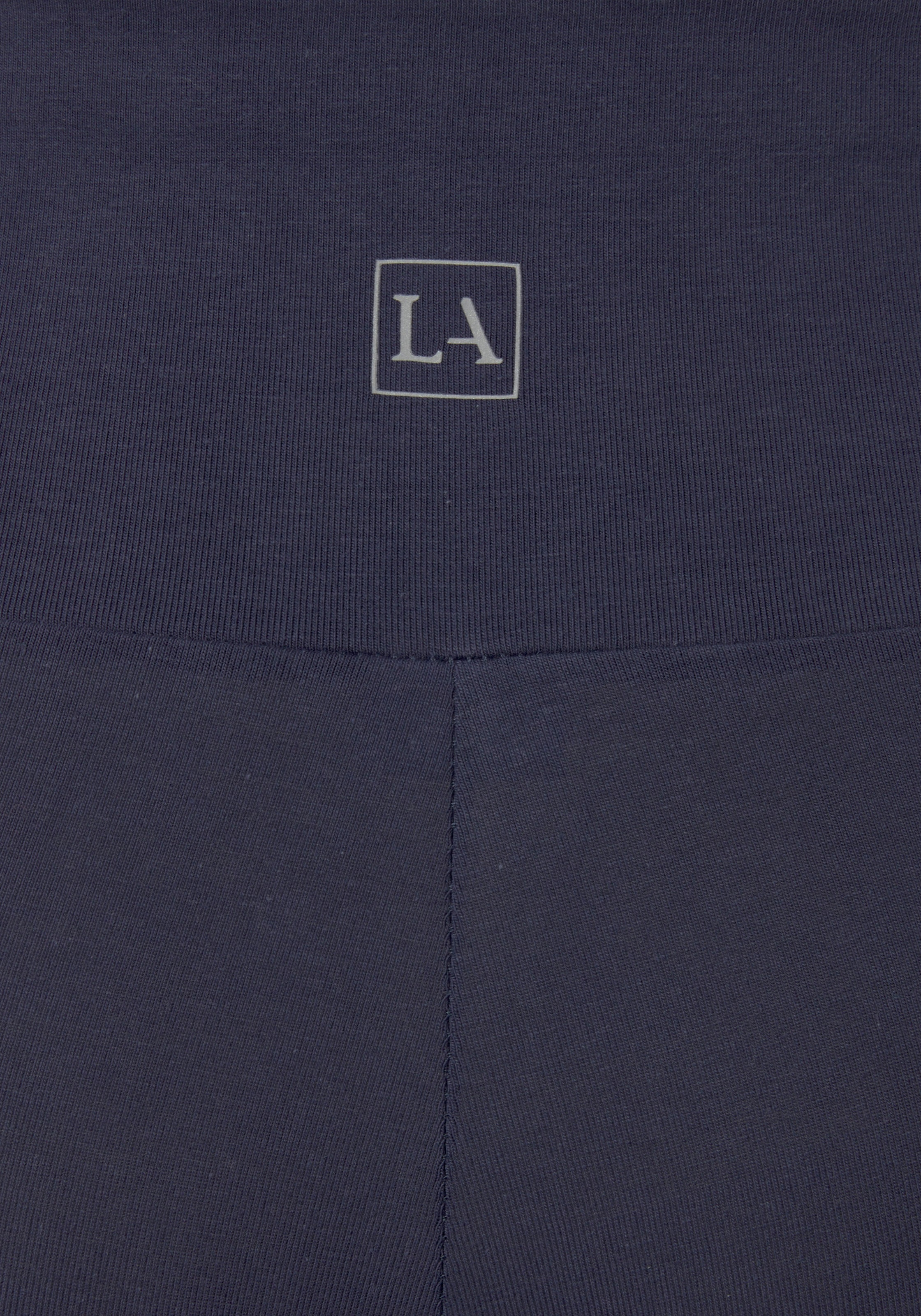 LASCANA Shorts »mit breitem Bündchen«, und Logodruck, Loungewear